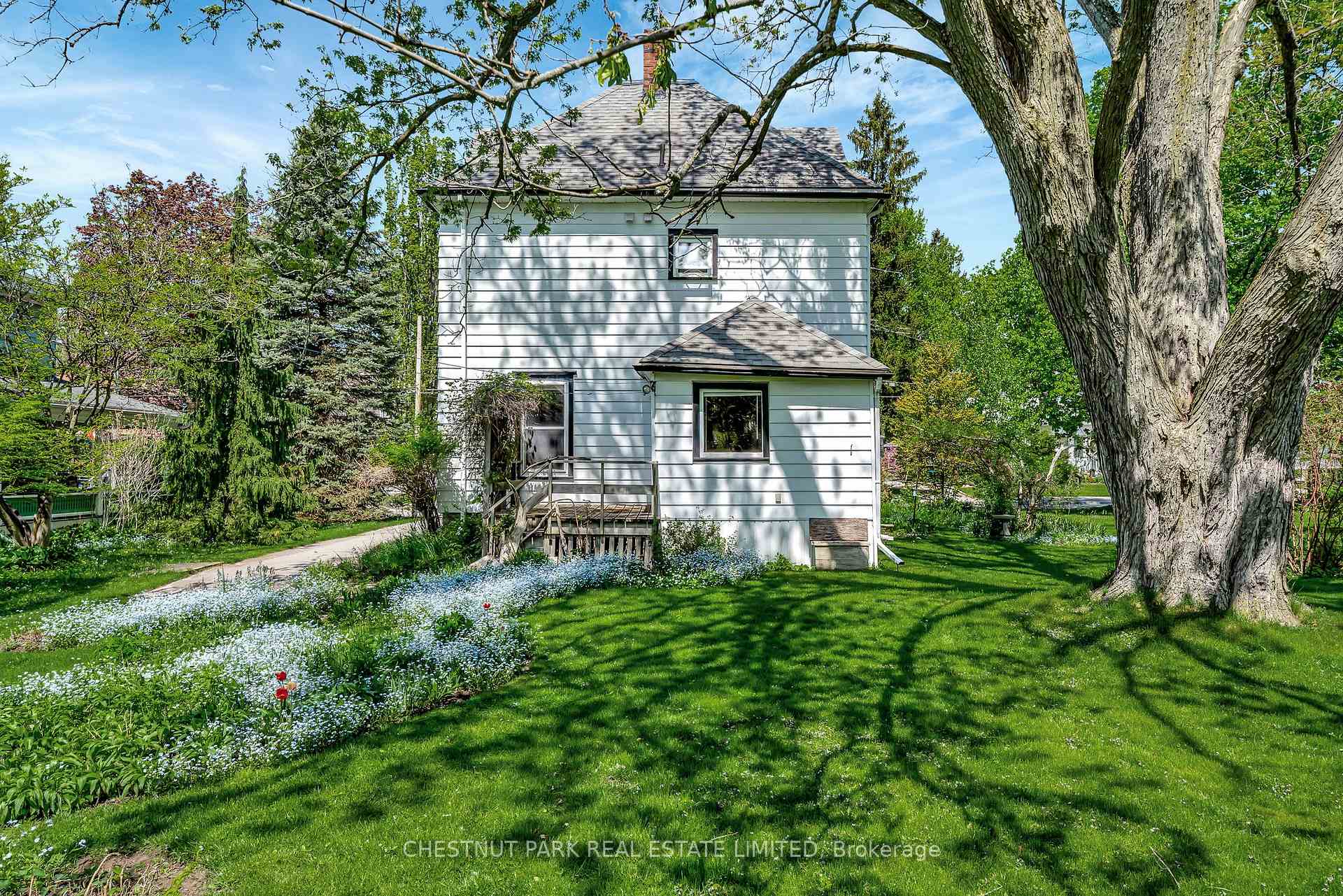 Photo 40 of 8 Queen Street, Prince Edward County, Picton Ward — HOMEH