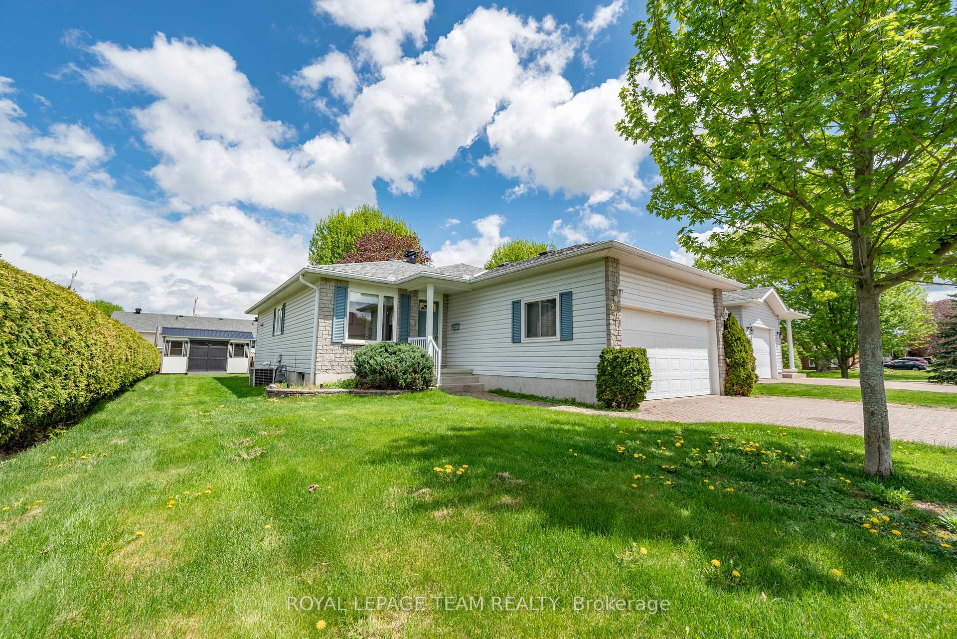 Photo 1 of 807 Kedrosky Drive, Renfrew — HOMEH