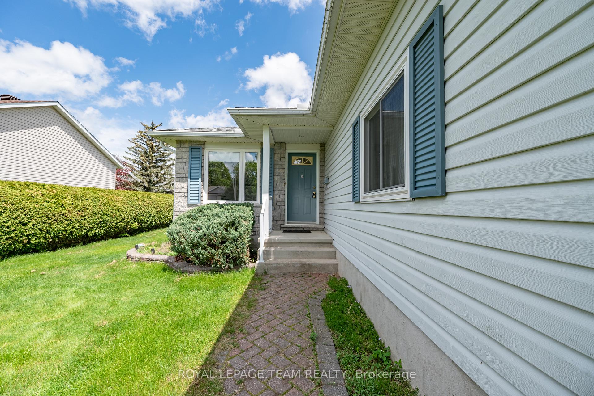 Photo 2 of 807 Kedrosky Drive, Renfrew — HOMEH