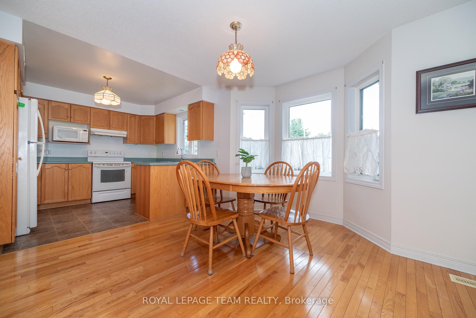 Photo 3 of 807 Kedrosky Drive, Renfrew — HOMEH