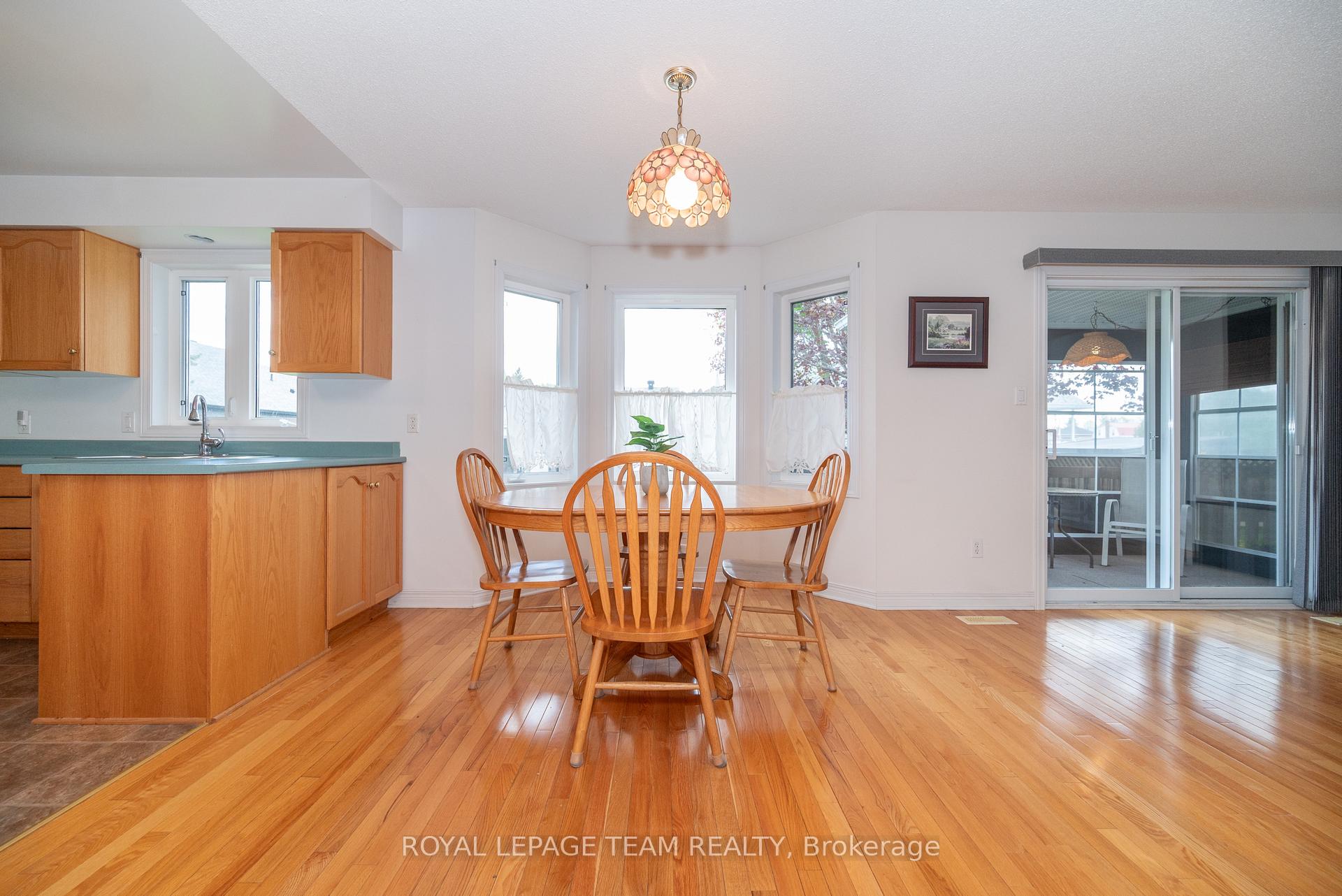 Photo 4 of 807 Kedrosky Drive, Renfrew — HOMEH