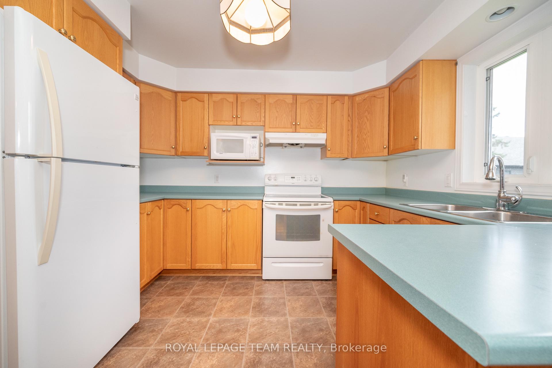 Photo 6 of 807 Kedrosky Drive, Renfrew — HOMEH