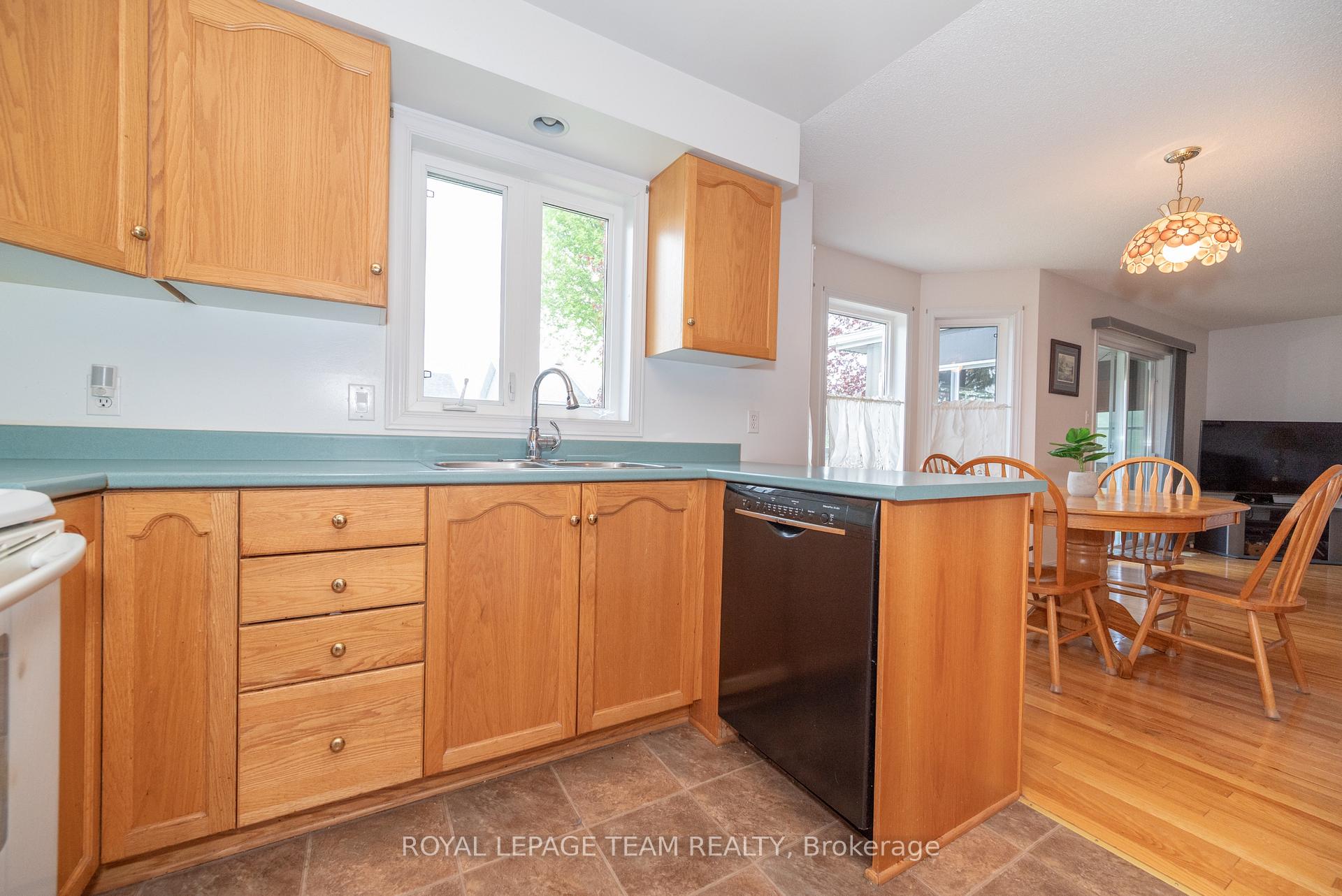 Photo 10 of 807 Kedrosky Drive, Renfrew — HOMEH