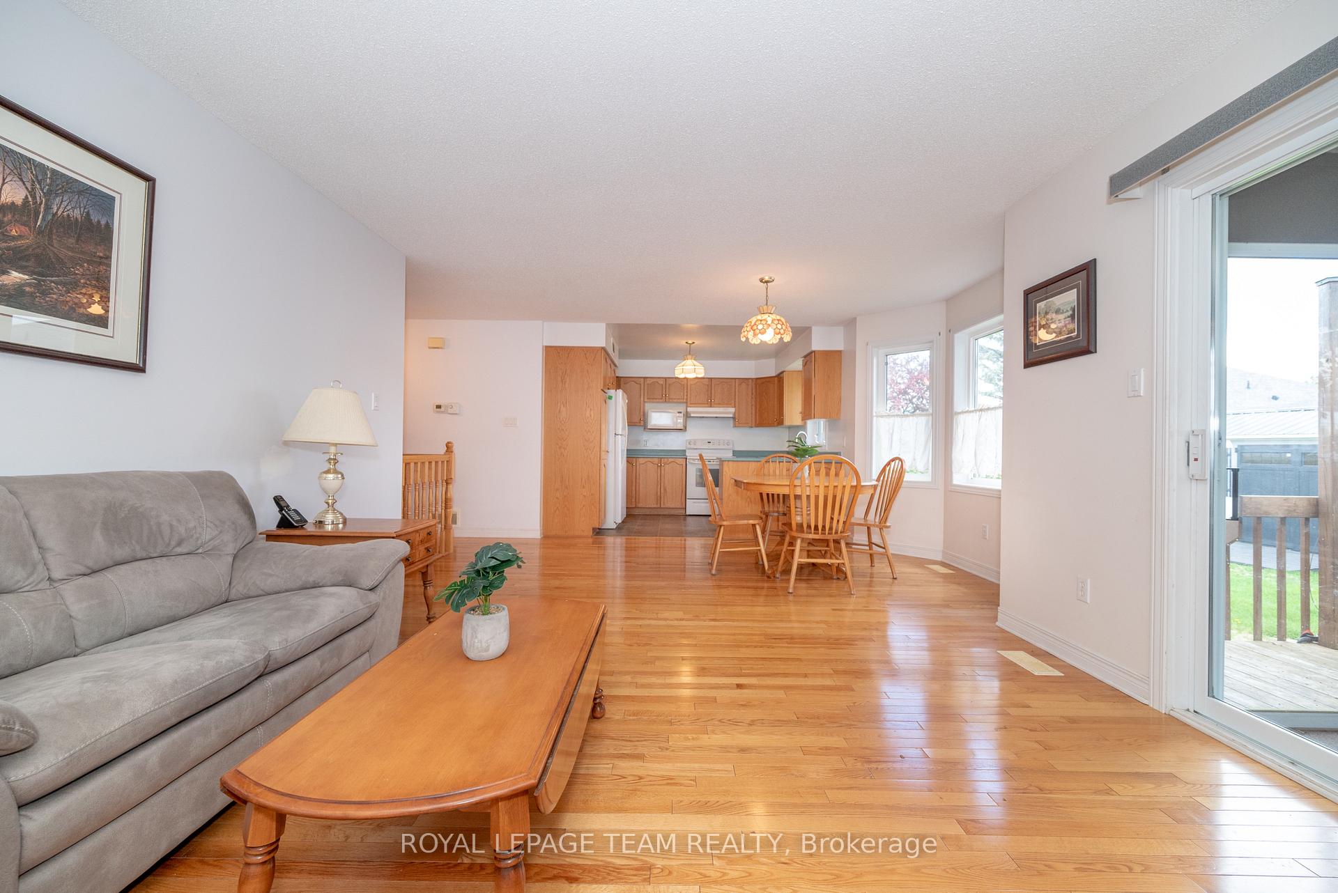 Photo 11 of 807 Kedrosky Drive, Renfrew — HOMEH