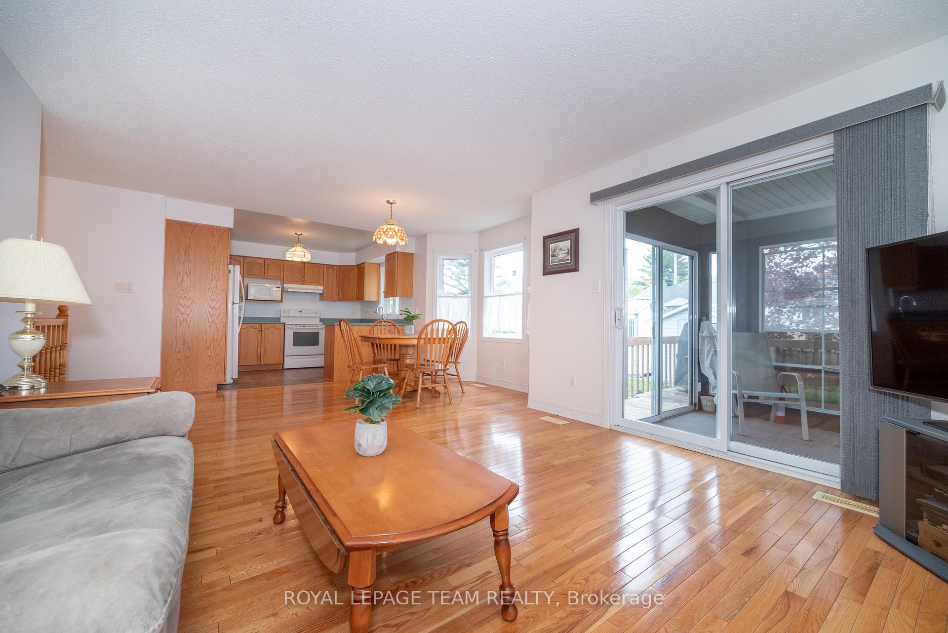 Photo 13 of 807 Kedrosky Drive, Renfrew — HOMEH