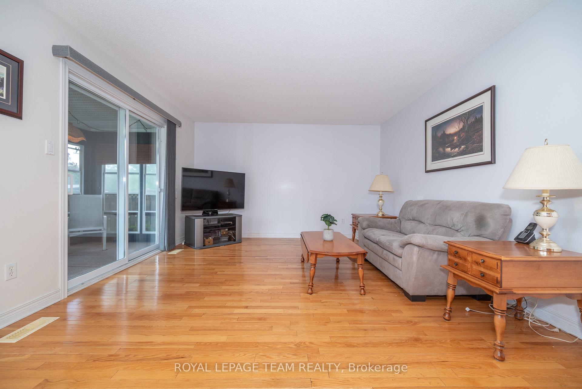 Photo 14 of 807 Kedrosky Drive, Renfrew — HOMEH