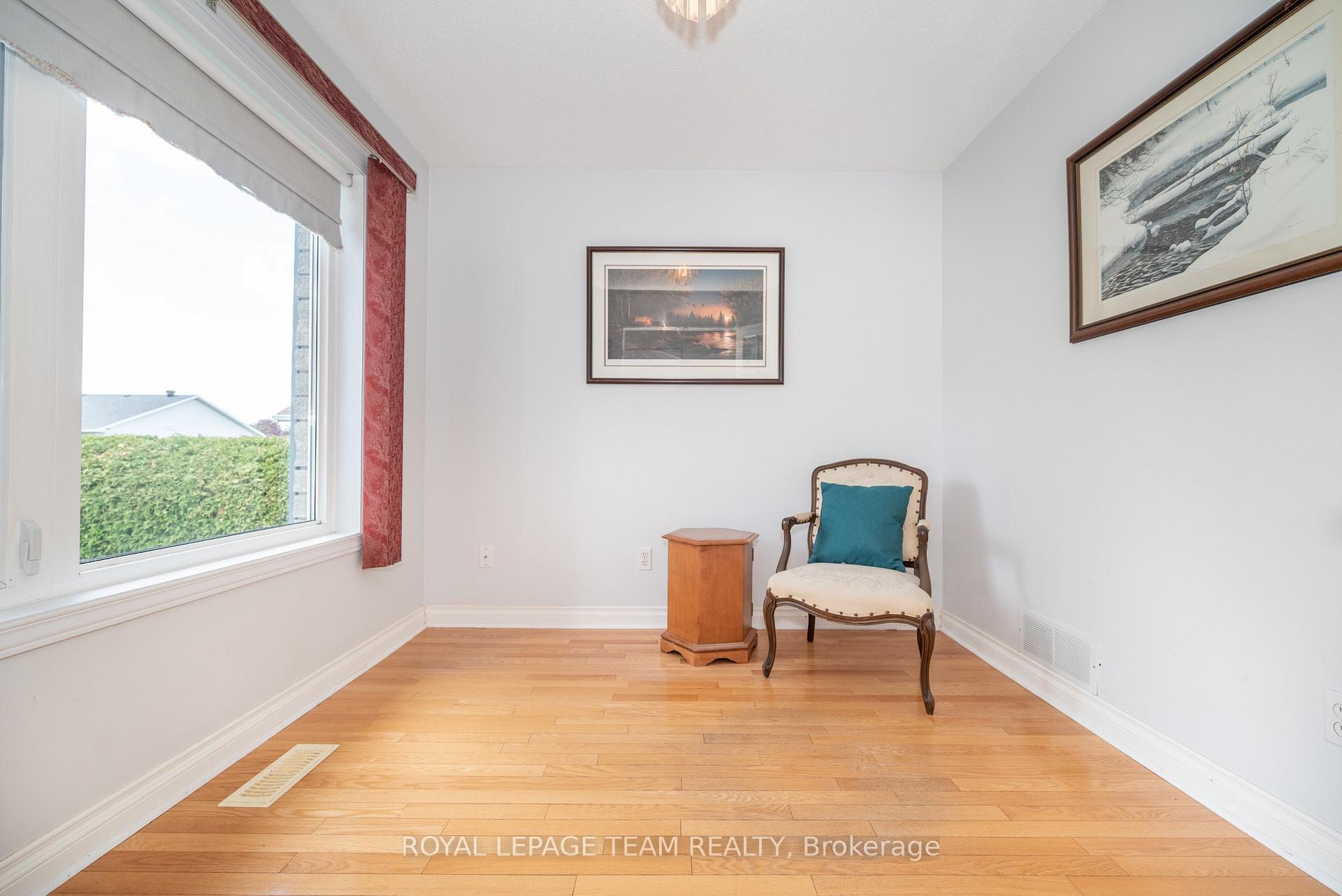 Photo 15 of 807 Kedrosky Drive, Renfrew — HOMEH