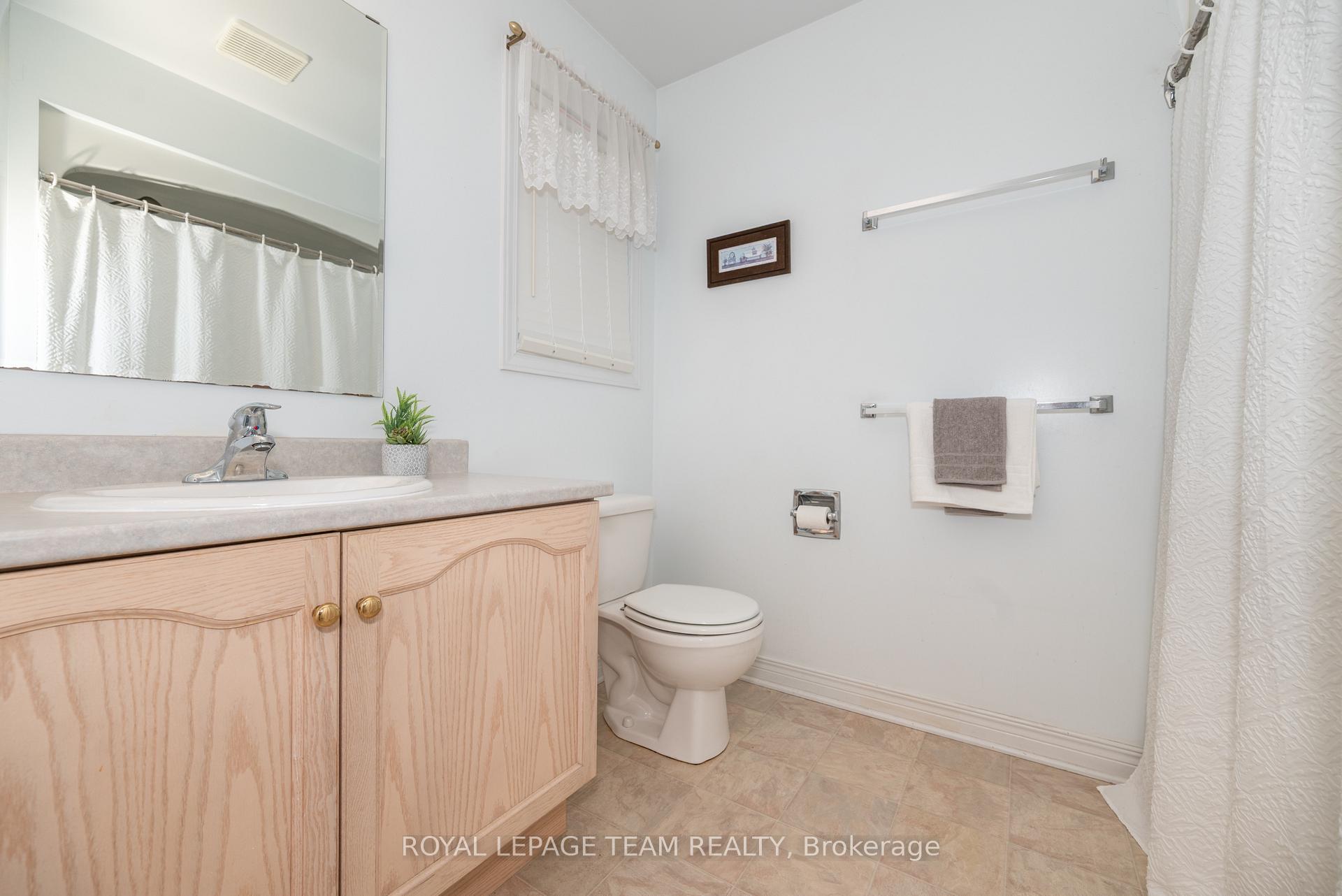 Photo 17 of 807 Kedrosky Drive, Renfrew — HOMEH