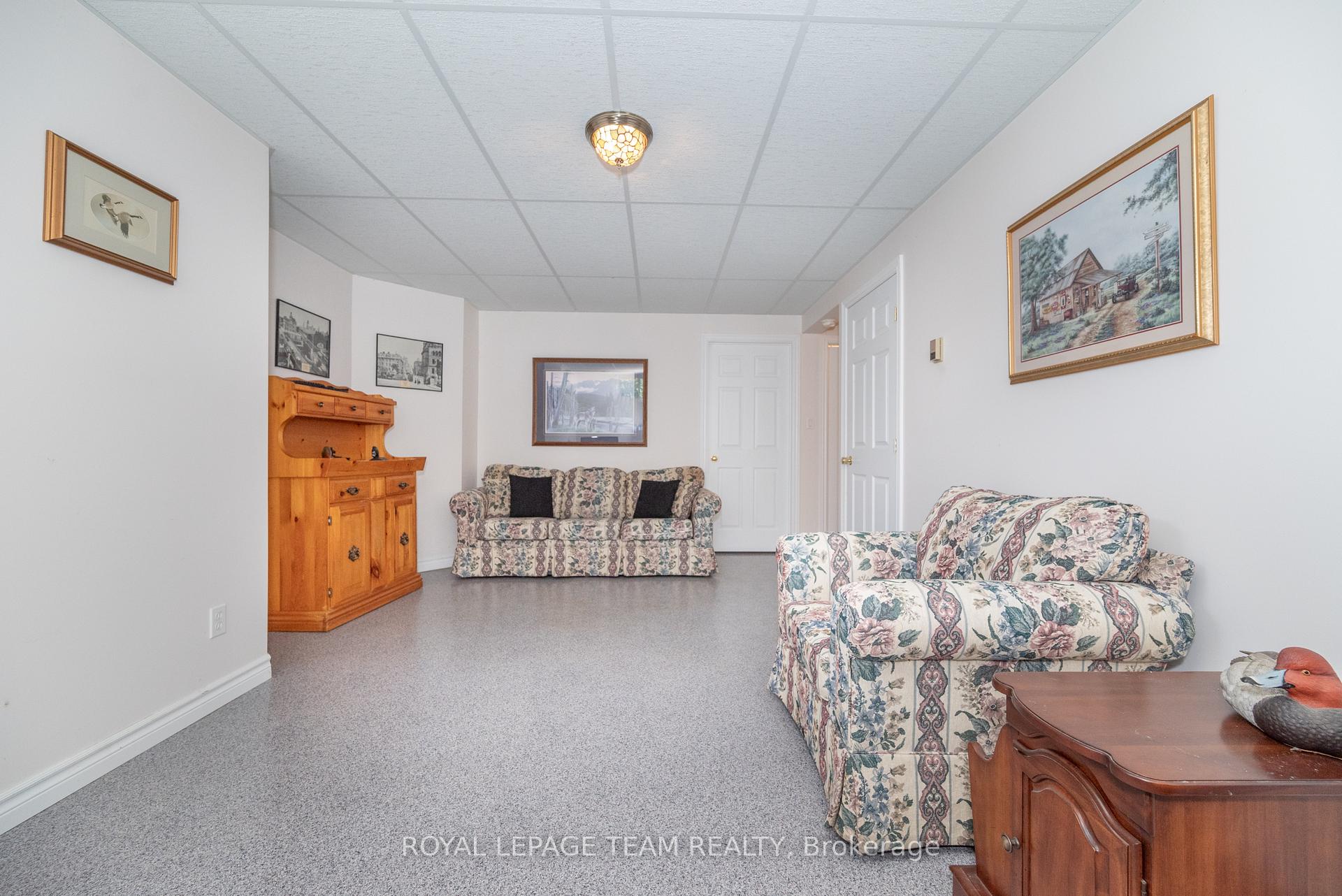 Photo 34 of 807 Kedrosky Drive, Renfrew — HOMEH