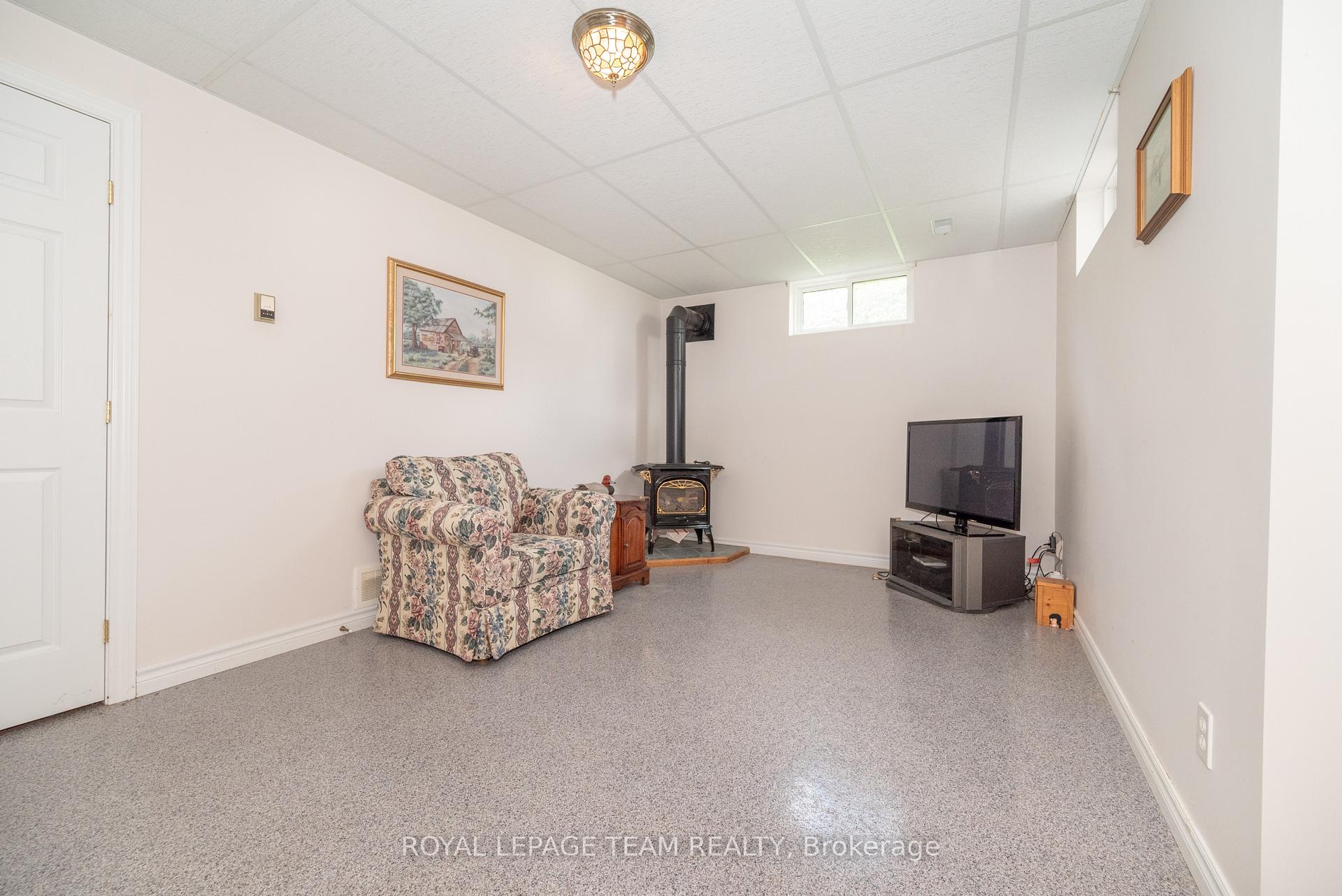 Photo 35 of 807 Kedrosky Drive, Renfrew — HOMEH