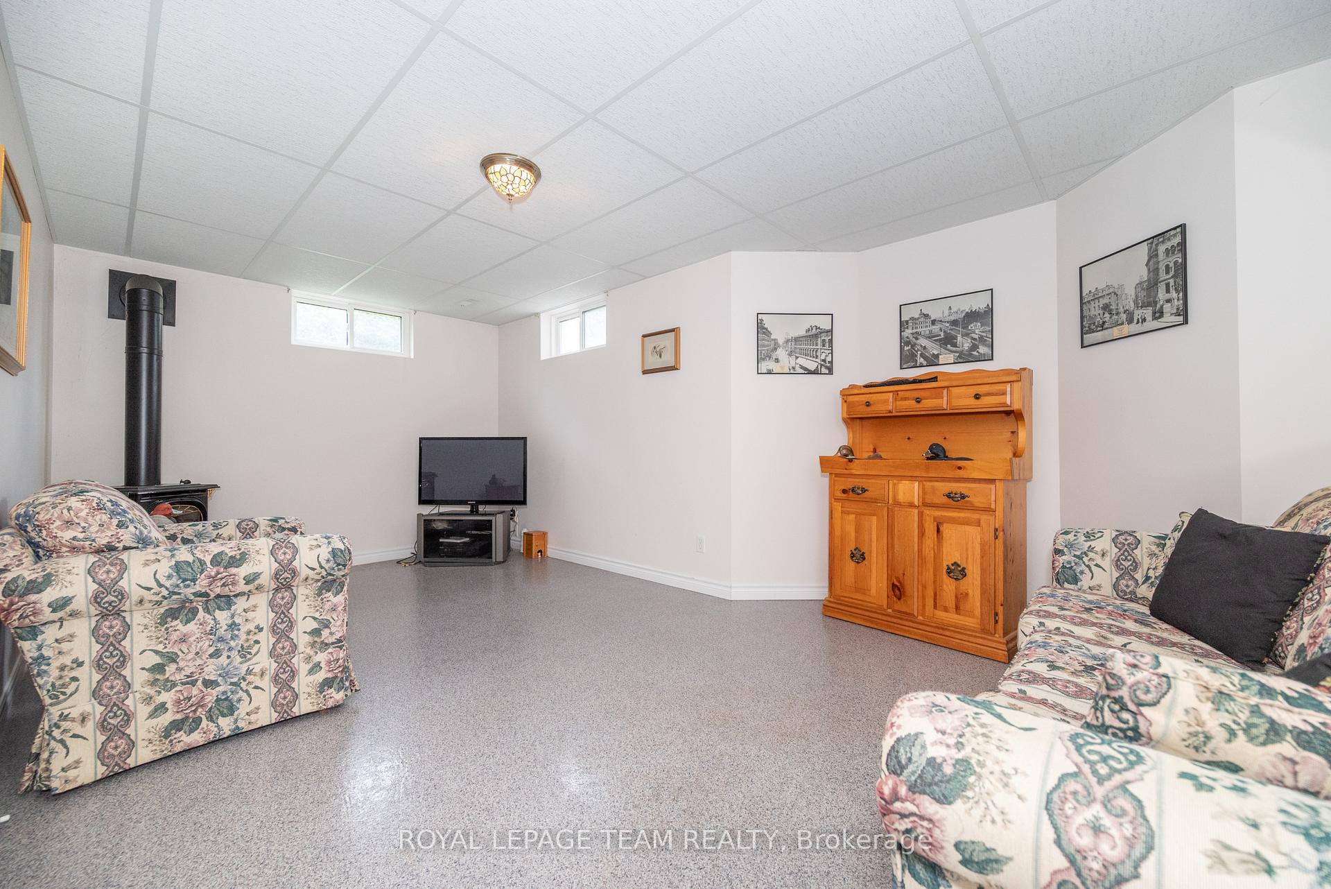 Photo 36 of 807 Kedrosky Drive, Renfrew — HOMEH