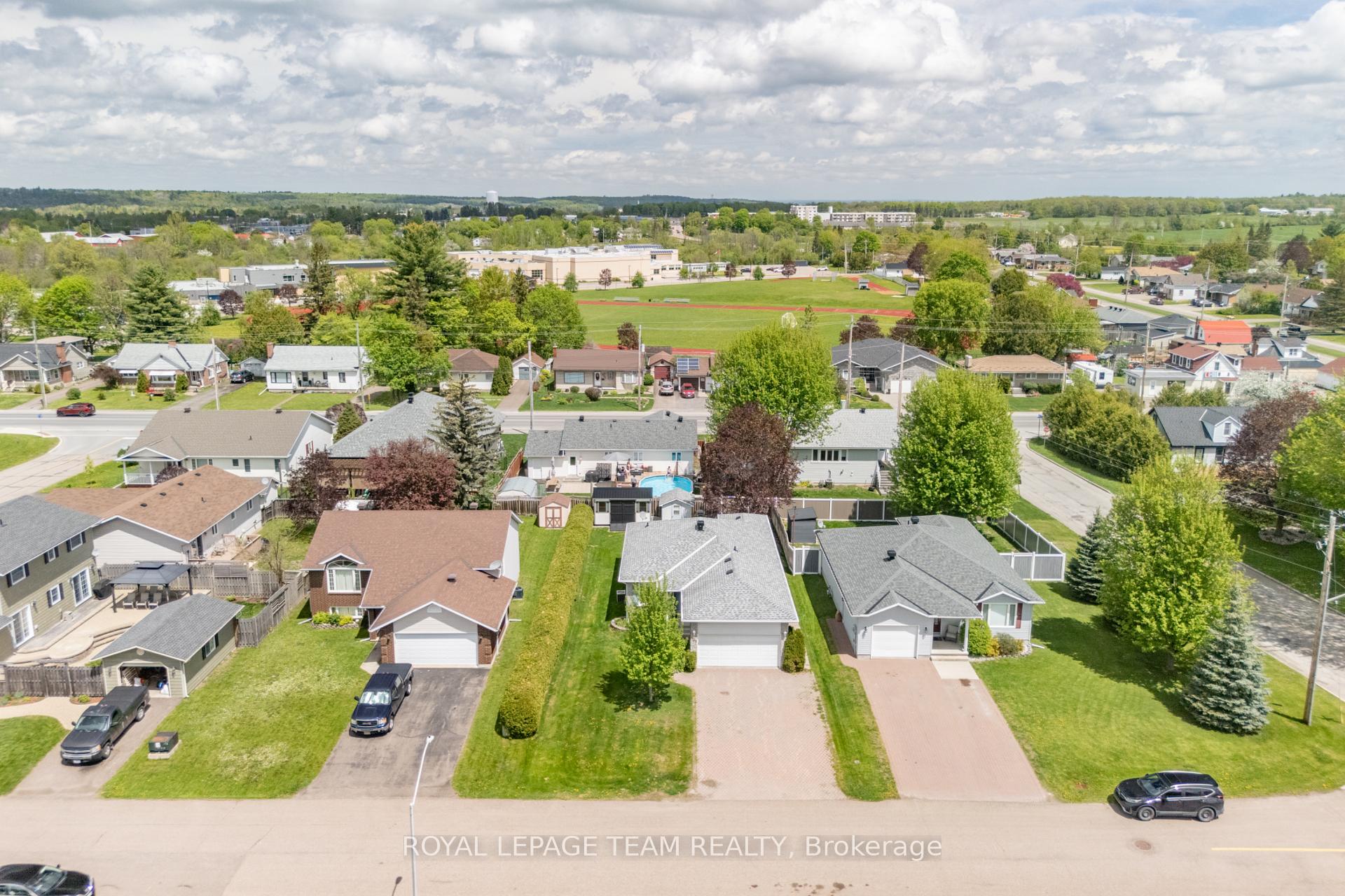 Photo 50 of 807 Kedrosky Drive, Renfrew — HOMEH