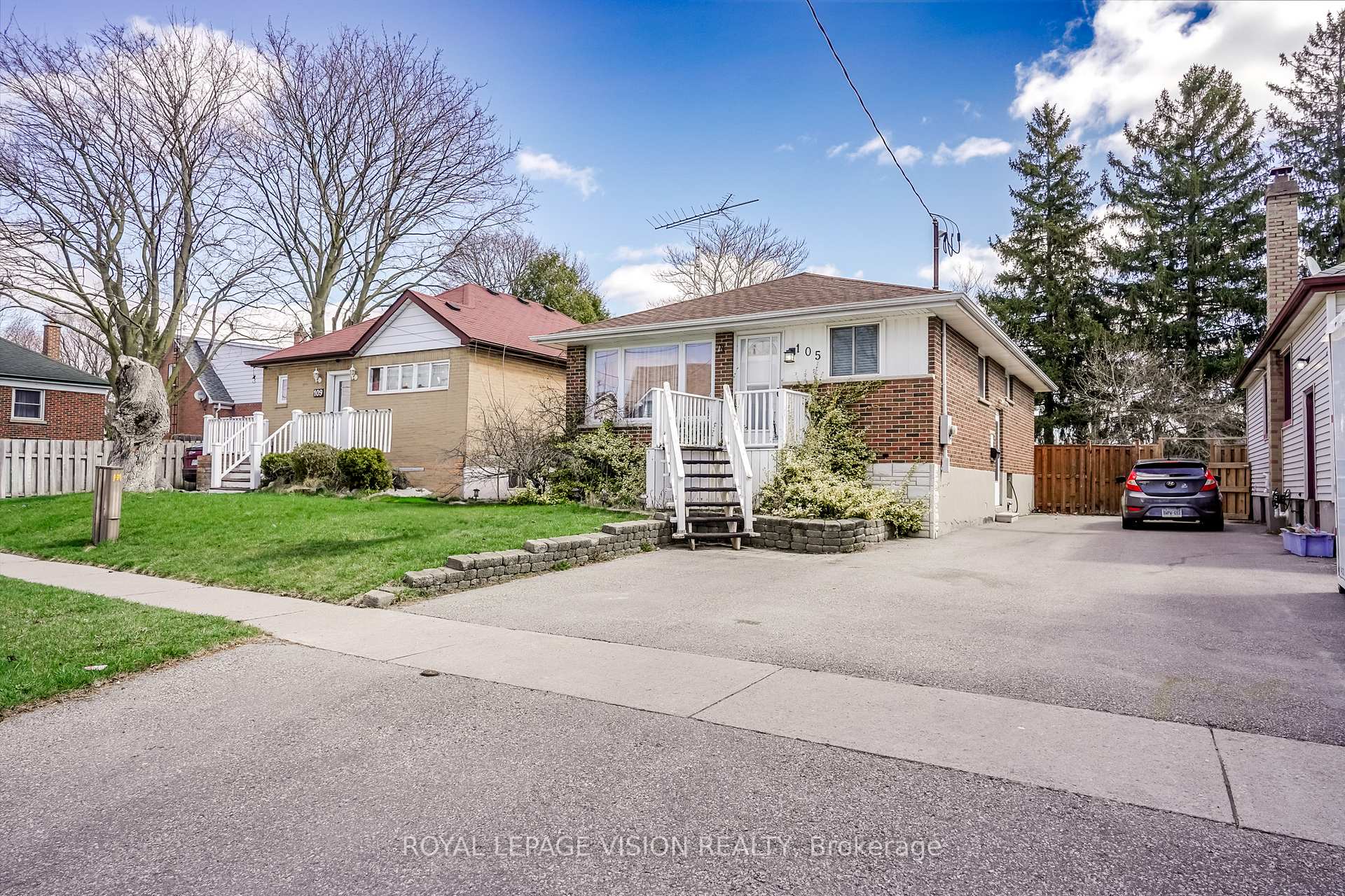 Photo 2 of 105 Luke Street, Oshawa, O'Neill — HOMEH