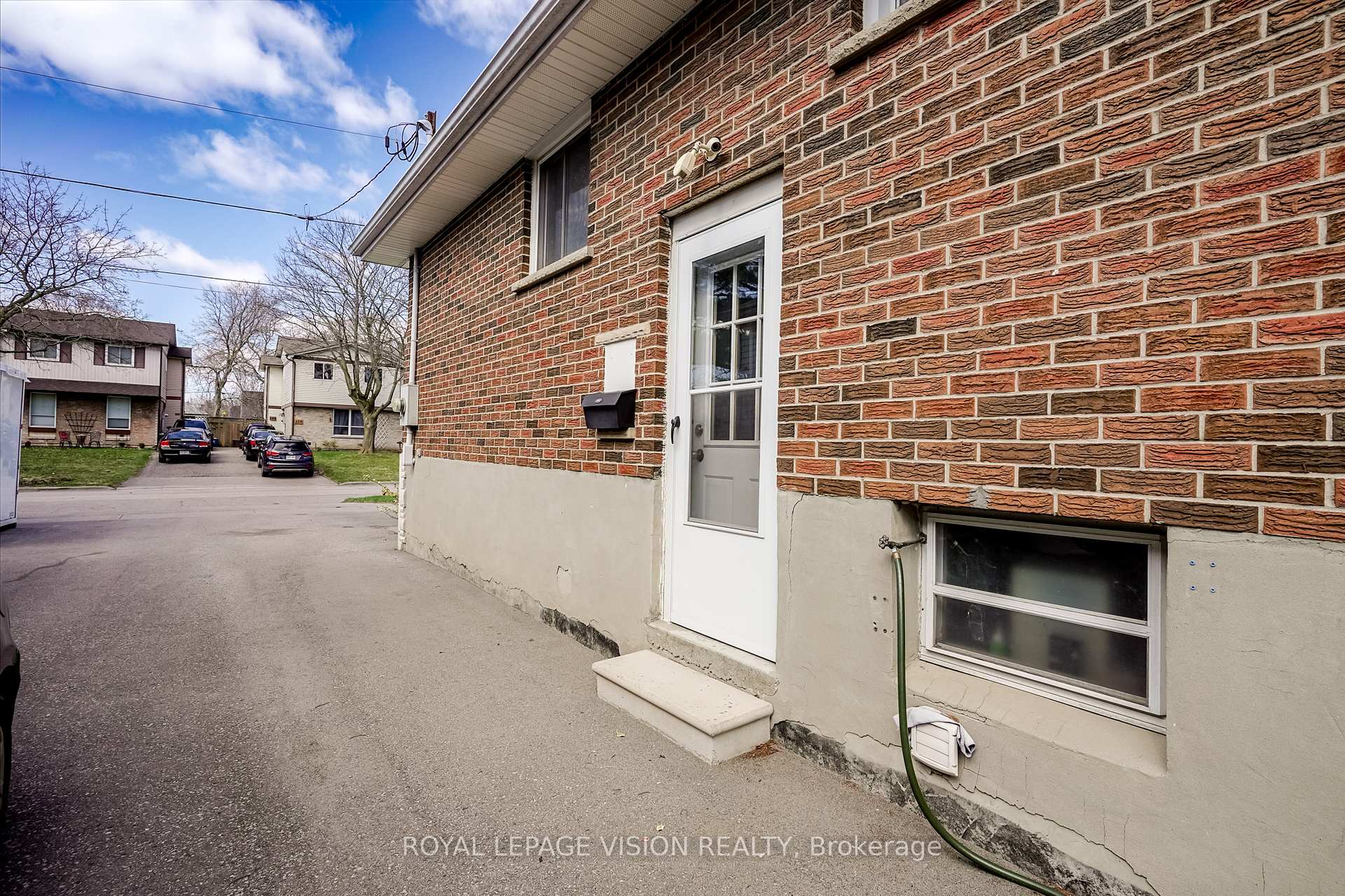 Photo 4 of 105 Luke Street, Oshawa, O'Neill — HOMEH