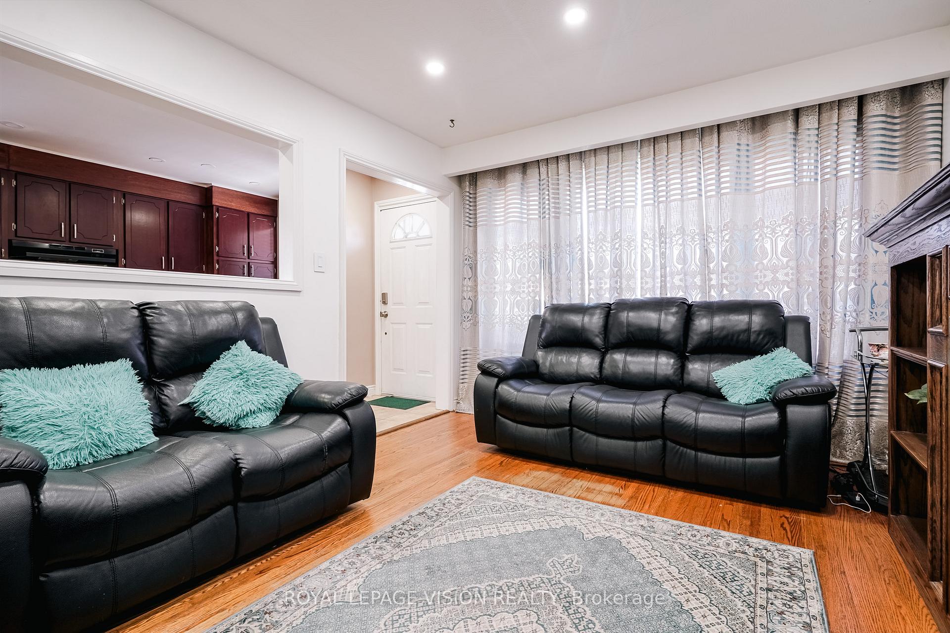 Photo 8 of 105 Luke Street, Oshawa, O'Neill — HOMEH