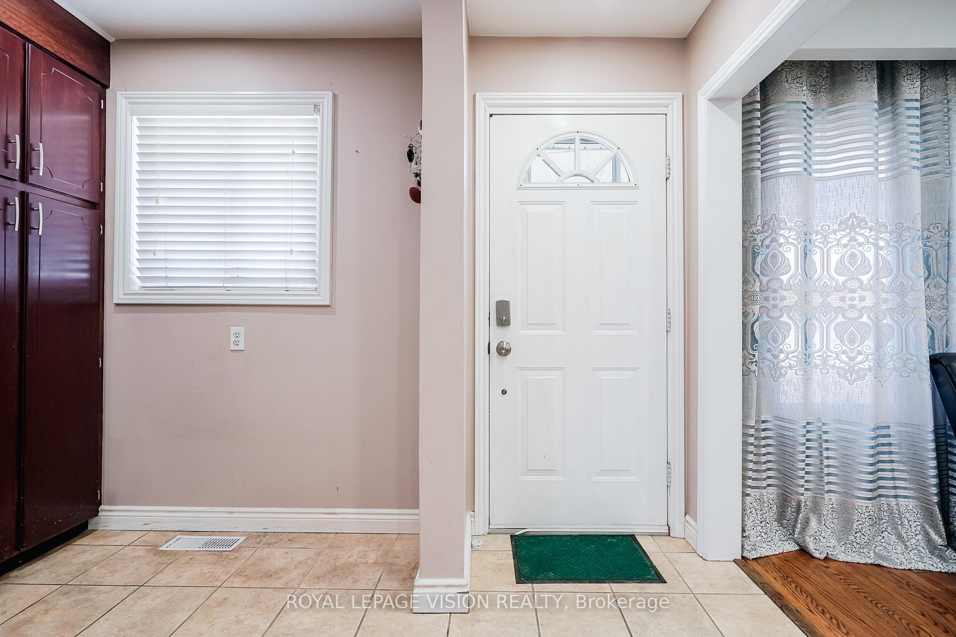Photo 9 of 105 Luke Street, Oshawa, O'Neill — HOMEH