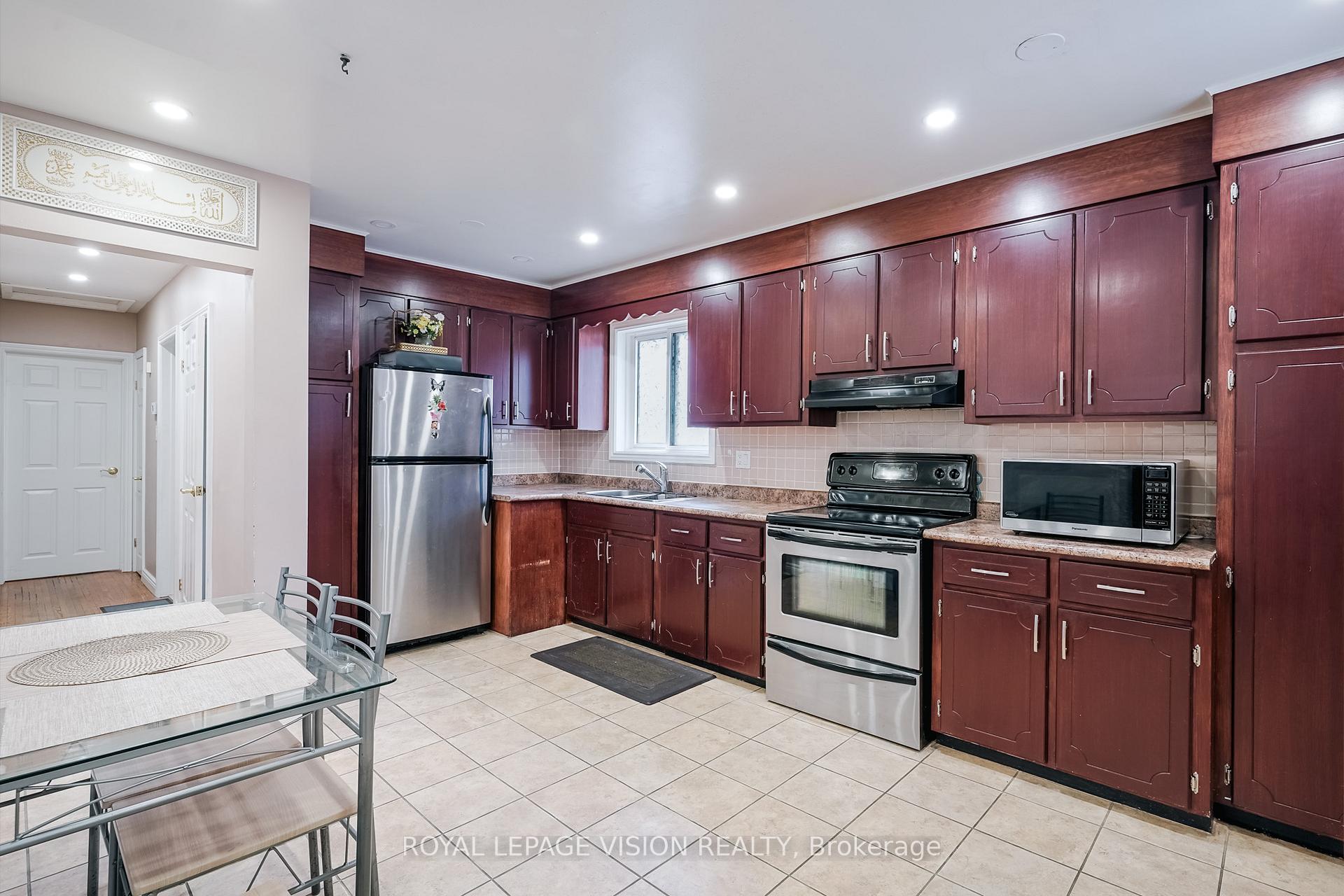 Photo 10 of 105 Luke Street, Oshawa, O'Neill — HOMEH