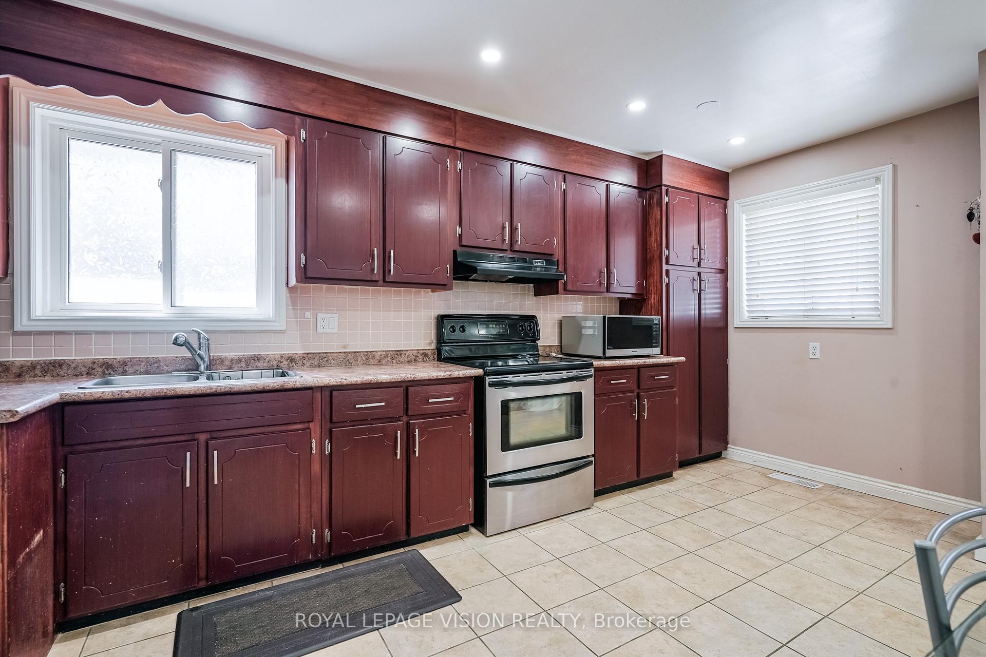 Photo 11 of 105 Luke Street, Oshawa, O'Neill — HOMEH