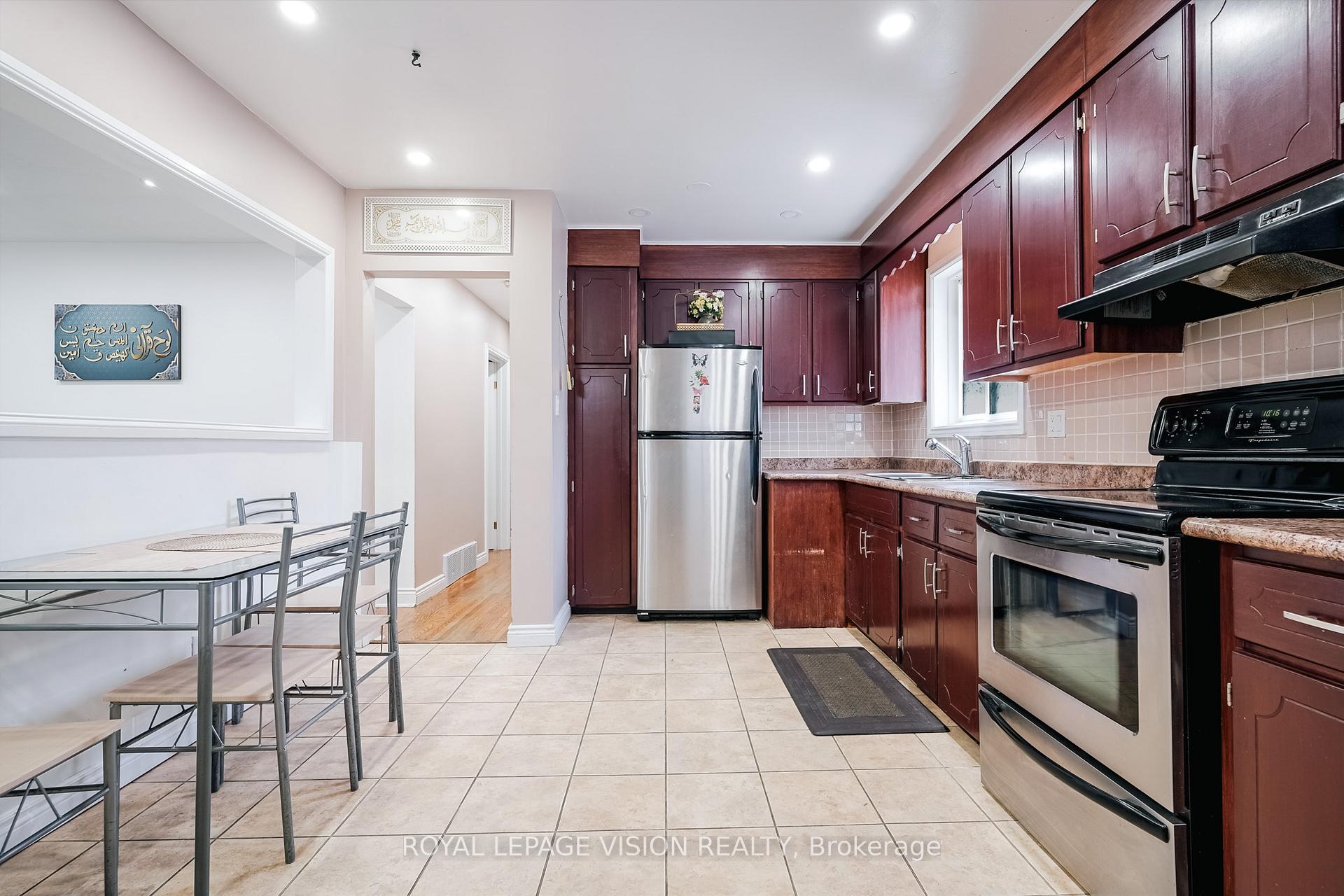 Photo 13 of 105 Luke Street, Oshawa, O'Neill — HOMEH