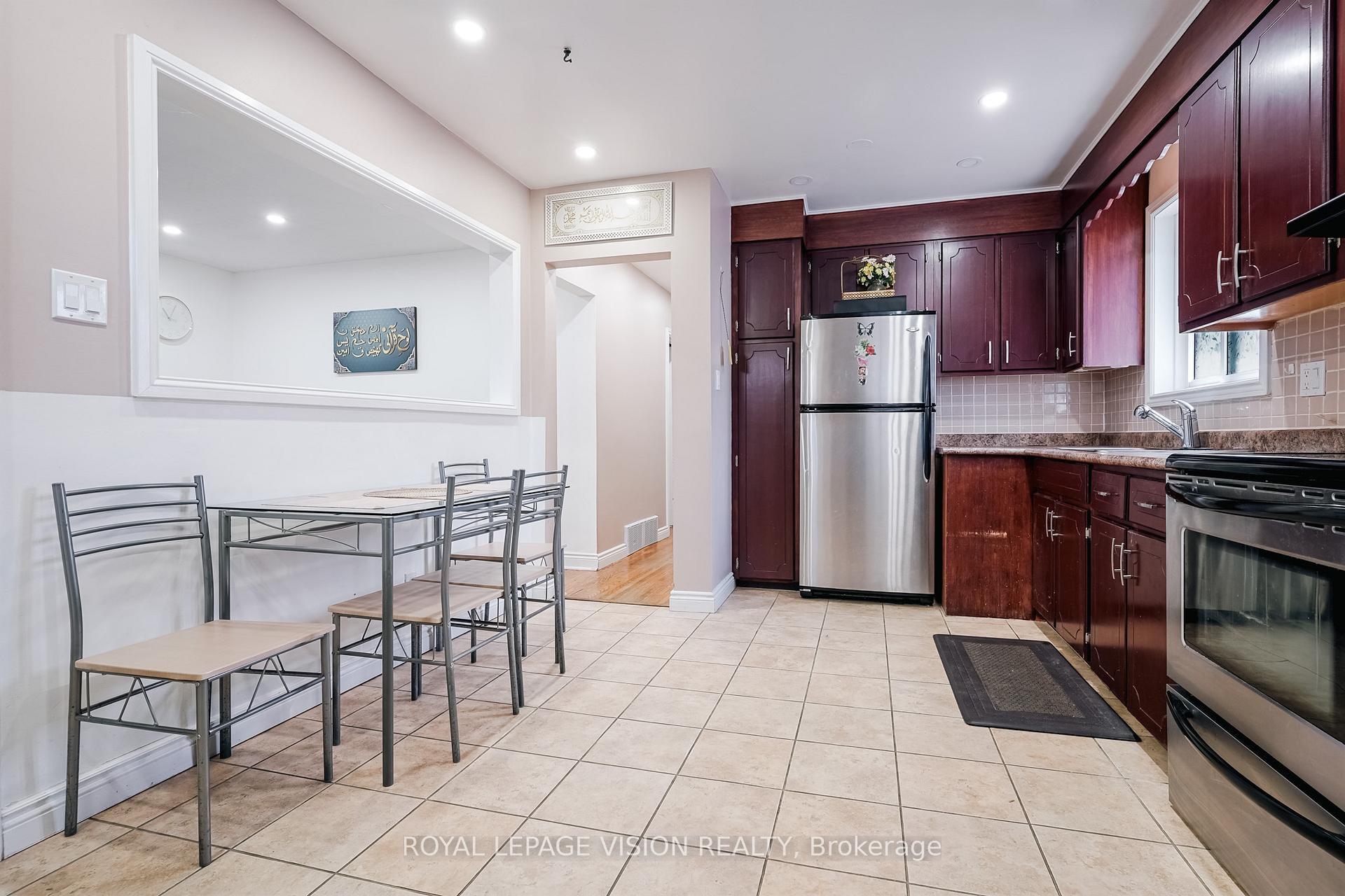 Photo 14 of 105 Luke Street, Oshawa, O'Neill — HOMEH