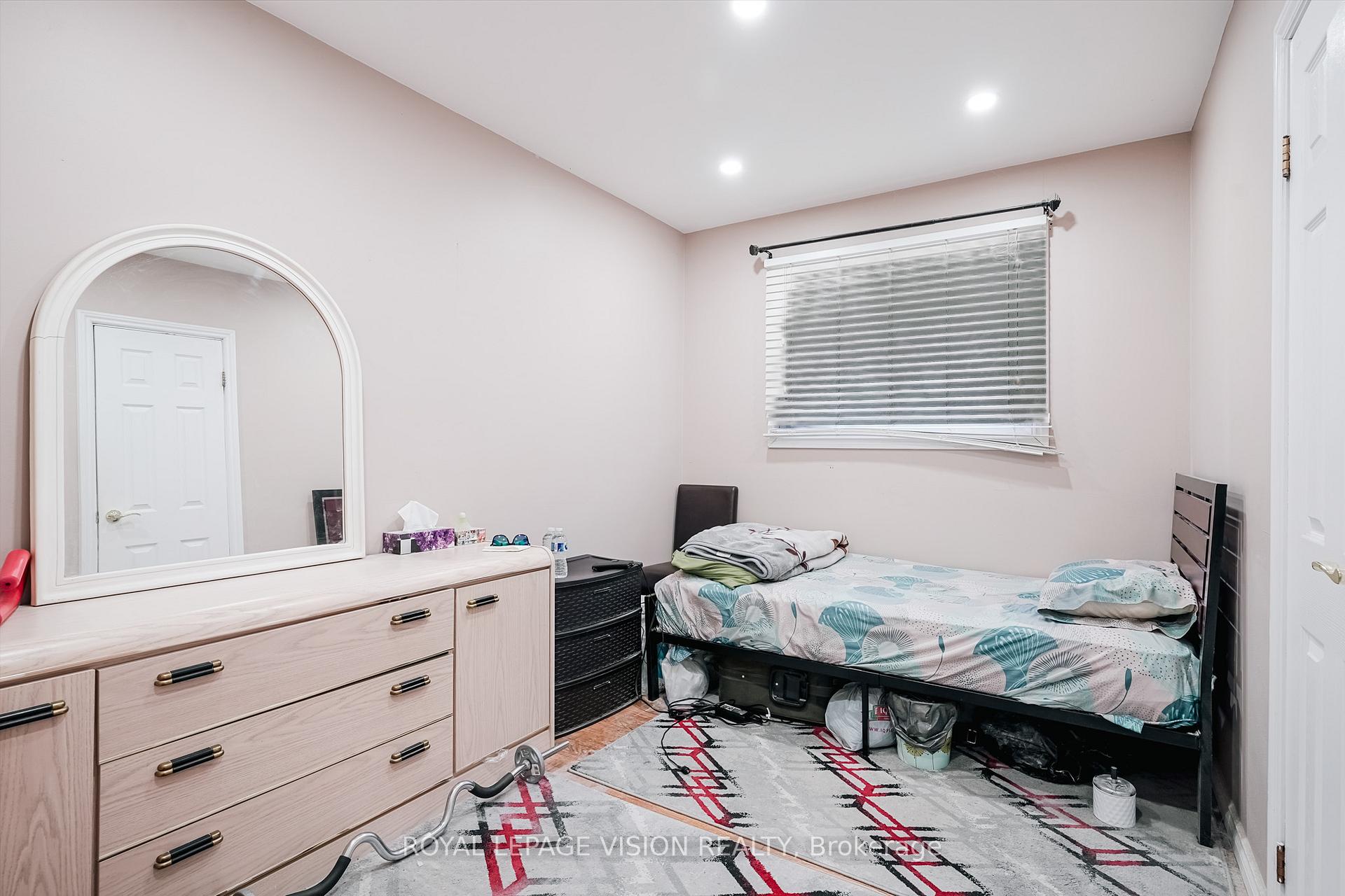 Photo 16 of 105 Luke Street, Oshawa, O'Neill — HOMEH