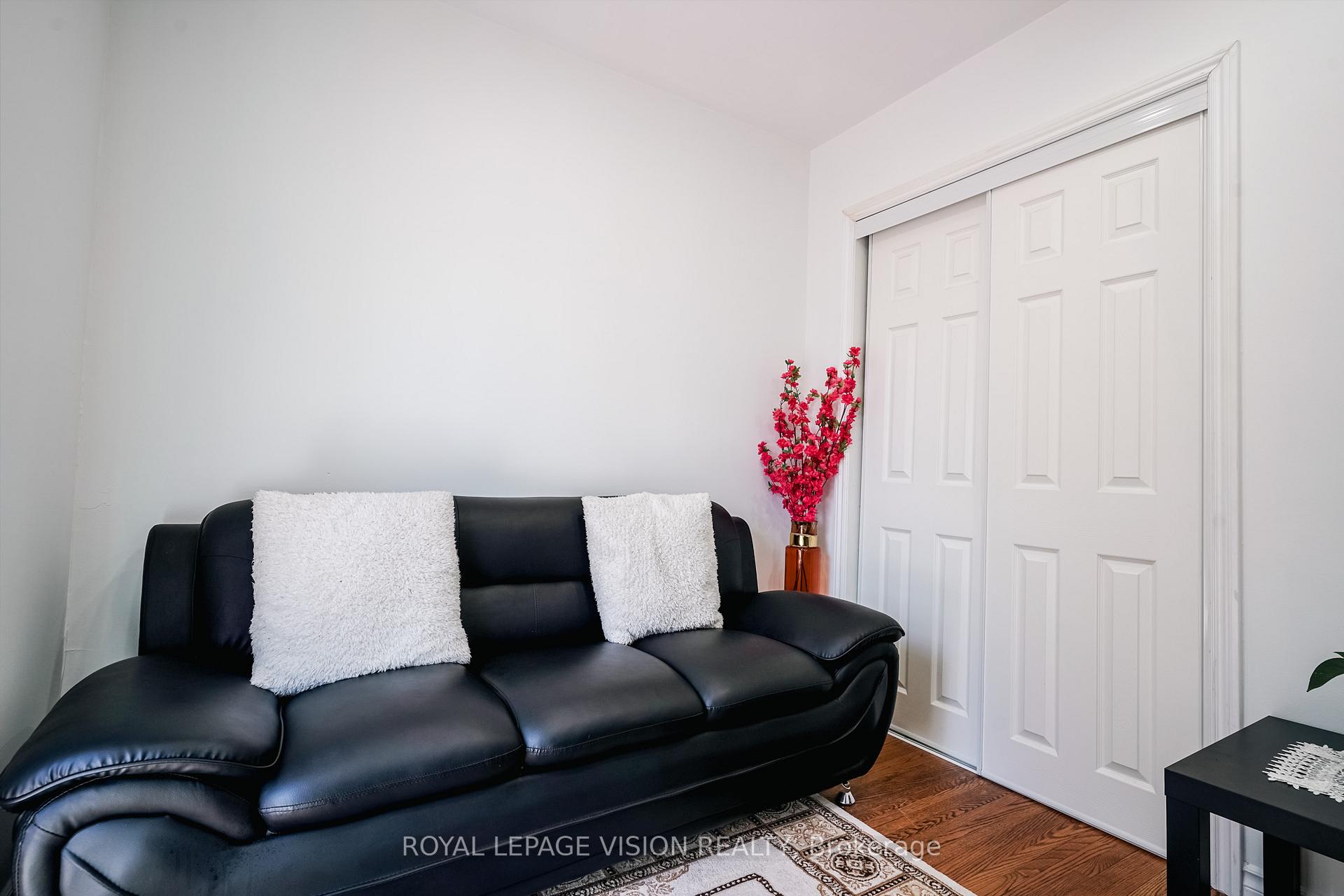 Photo 21 of 105 Luke Street, Oshawa, O'Neill — HOMEH
