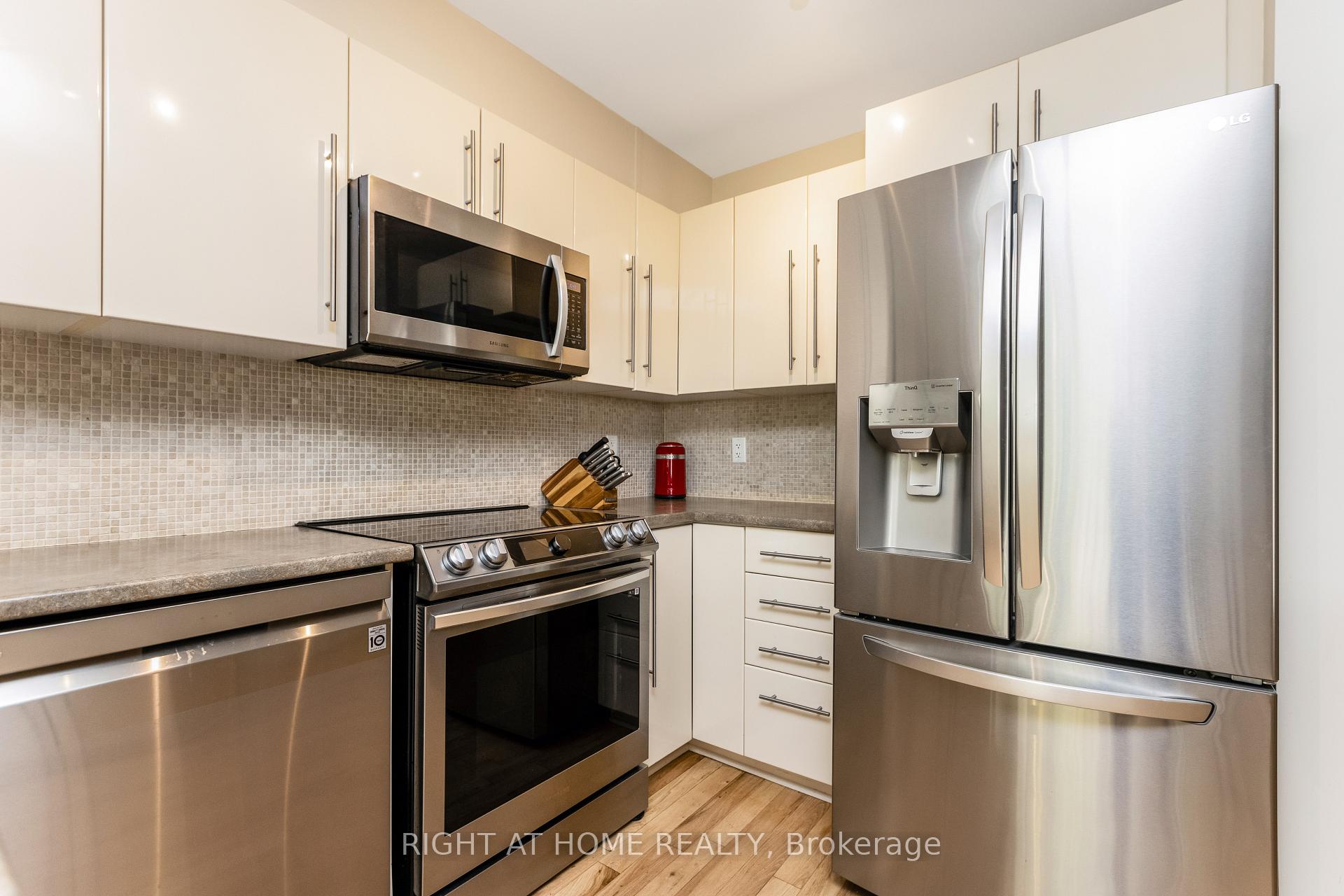 Photo 7 of 302 Vienna Terrace, Ottawa, Avalon East — HOMEH