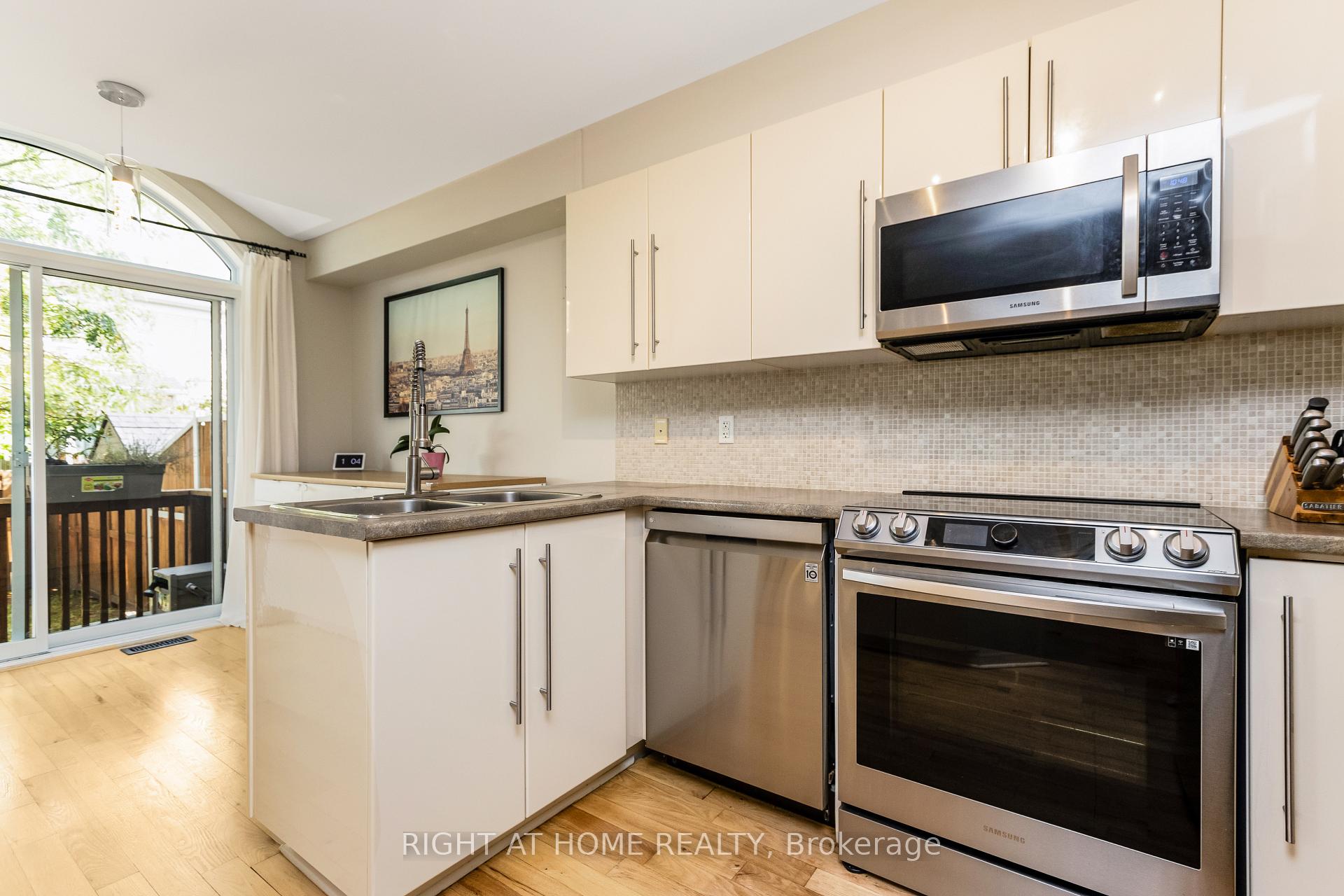 Photo 8 of 302 Vienna Terrace, Ottawa, Avalon East — HOMEH
