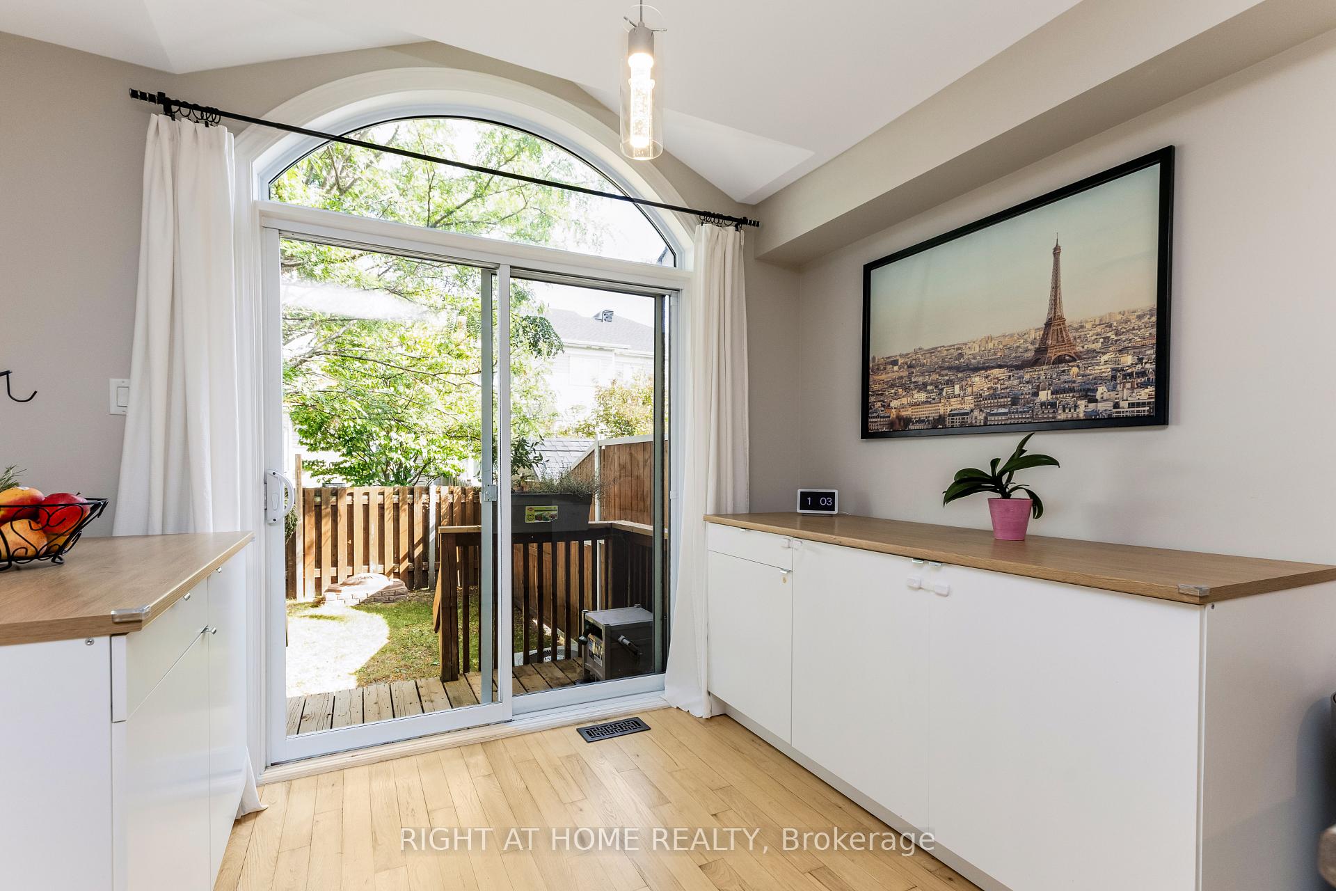 Photo 10 of 302 Vienna Terrace, Ottawa, Avalon East — HOMEH