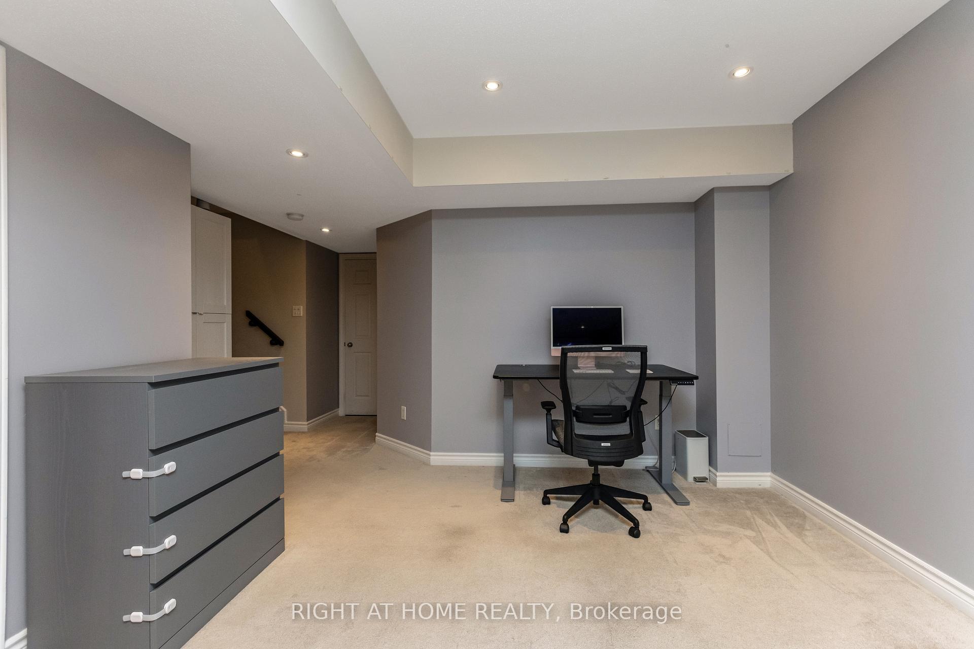 Photo 24 of 302 Vienna Terrace, Ottawa, Avalon East — HOMEH