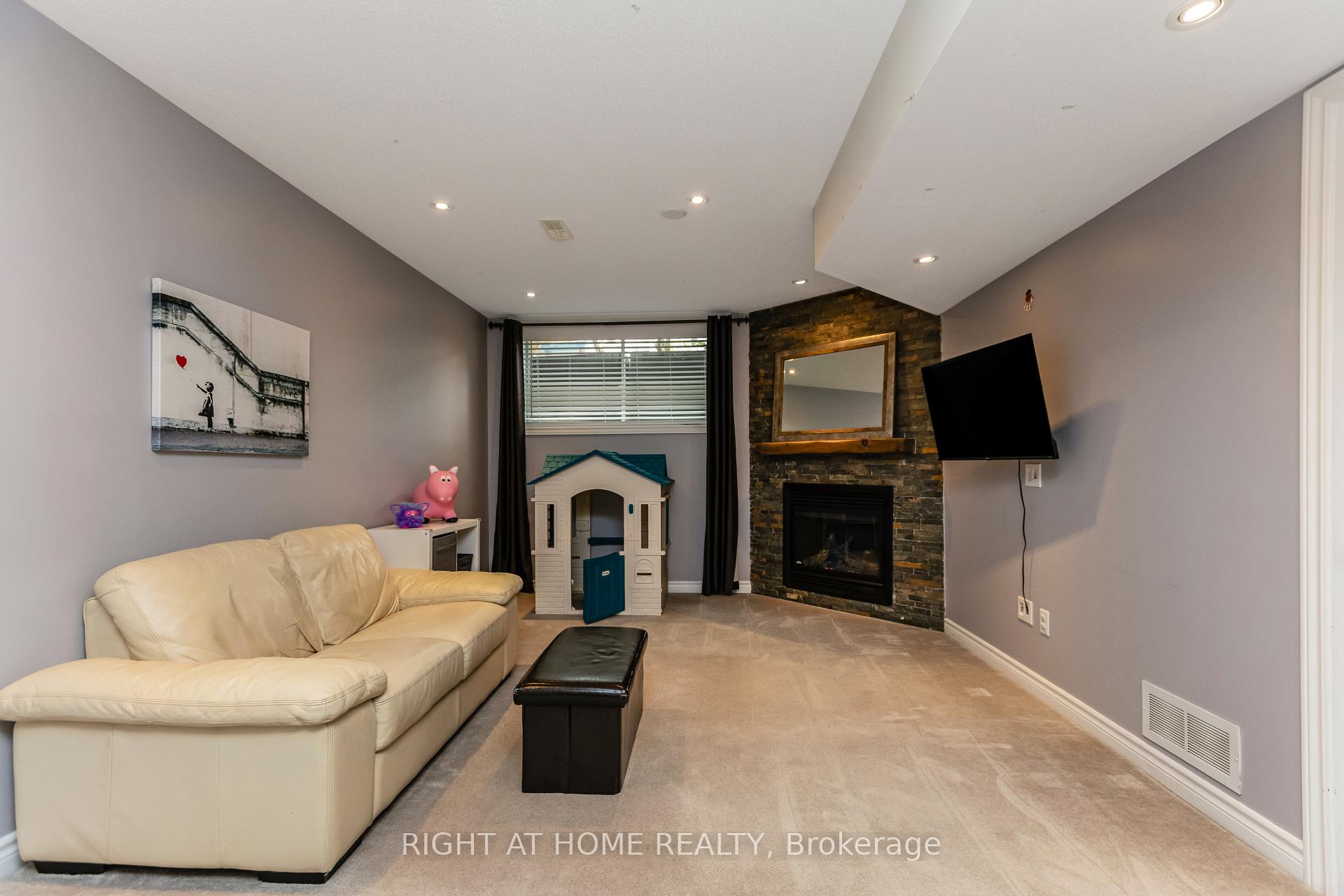 Photo 26 of 302 Vienna Terrace, Ottawa, Avalon East — HOMEH
