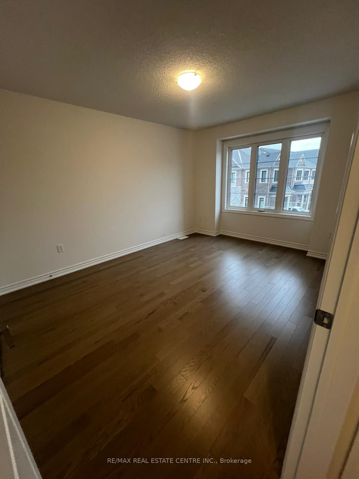 Photo 31 of 585 Celandine Terrace, Milton, Walker — HOMEH
