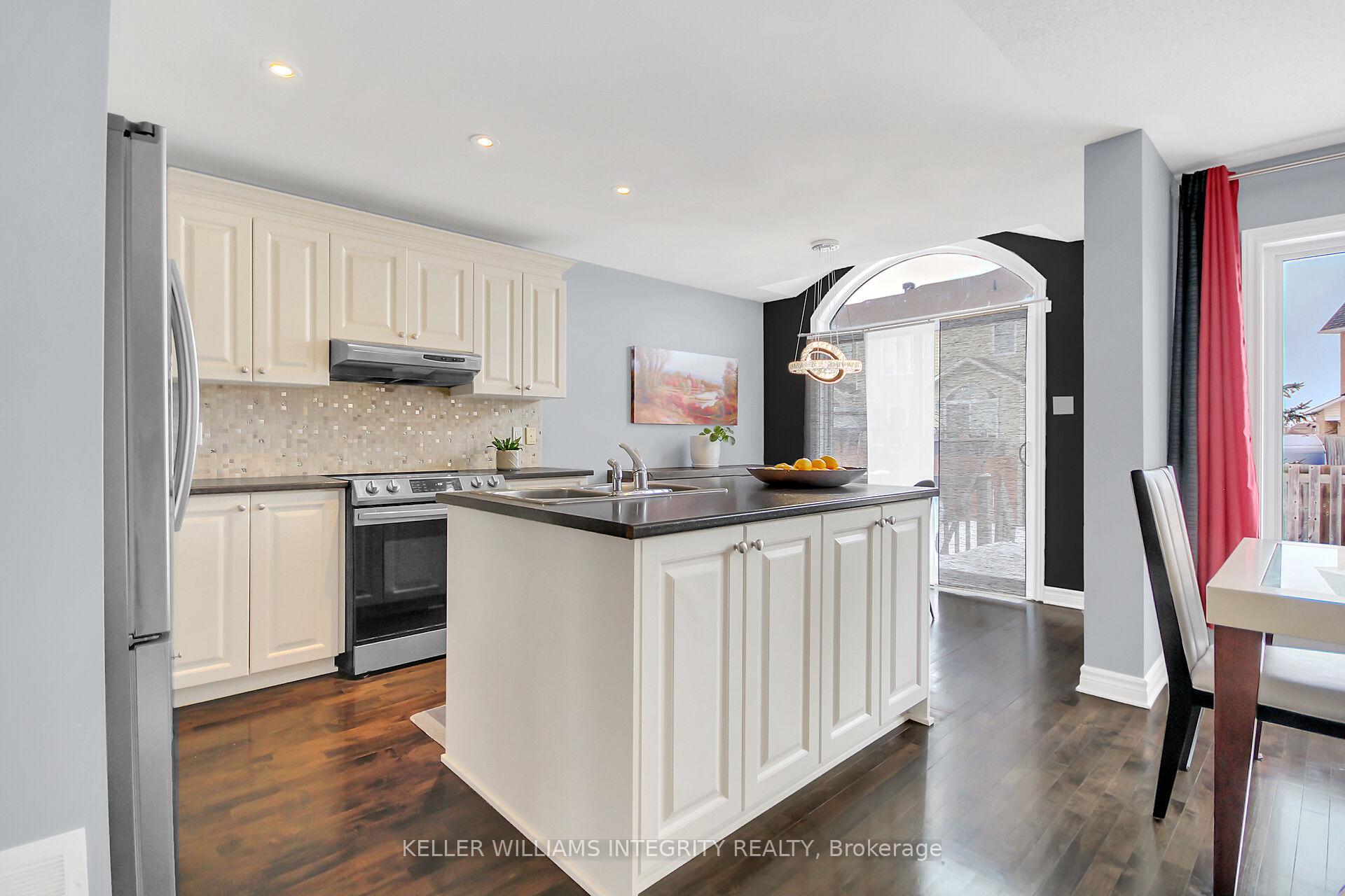 Photo 14 of 830 Ashenvale Way, Ottawa, Avalon East — HOMEH