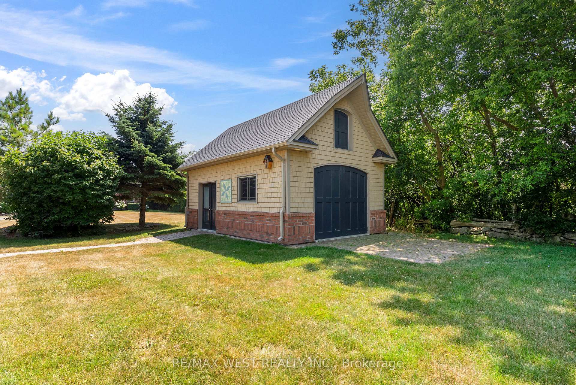 Photo 4 of 19 Skiff Cove Road, Prince Edward County, Wellington Ward — HOMEH