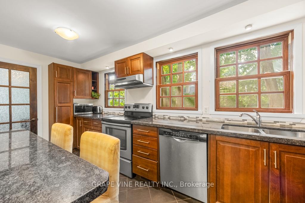 Photo 12 of 181 Maple Lane, Ottawa, Rockcliffe — HOMEH