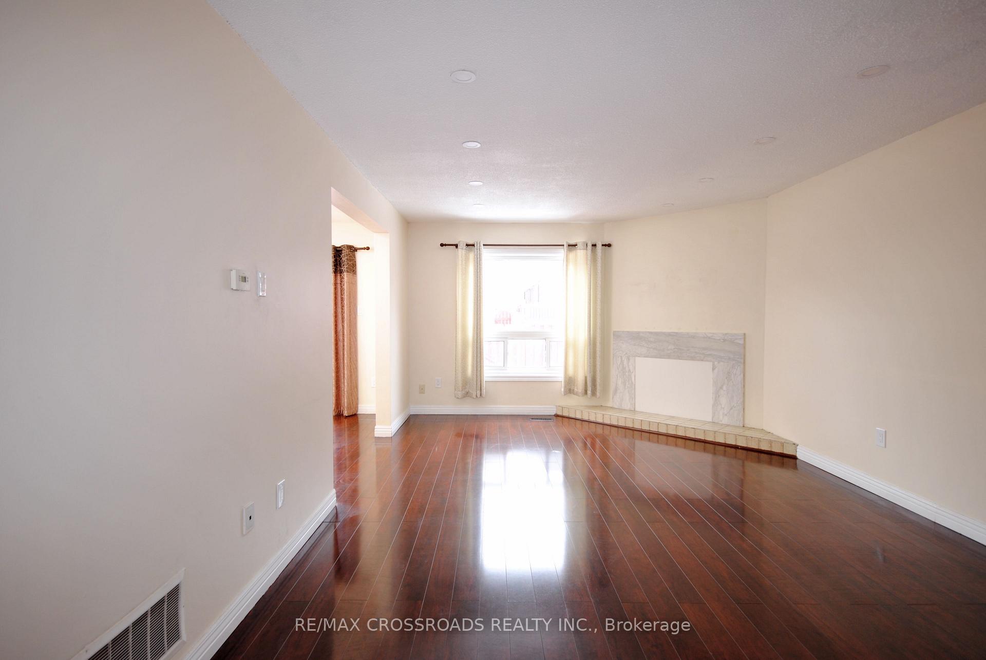 Photo 3 of 1561 Geta Circle, Pickering, Village East — HOMEH