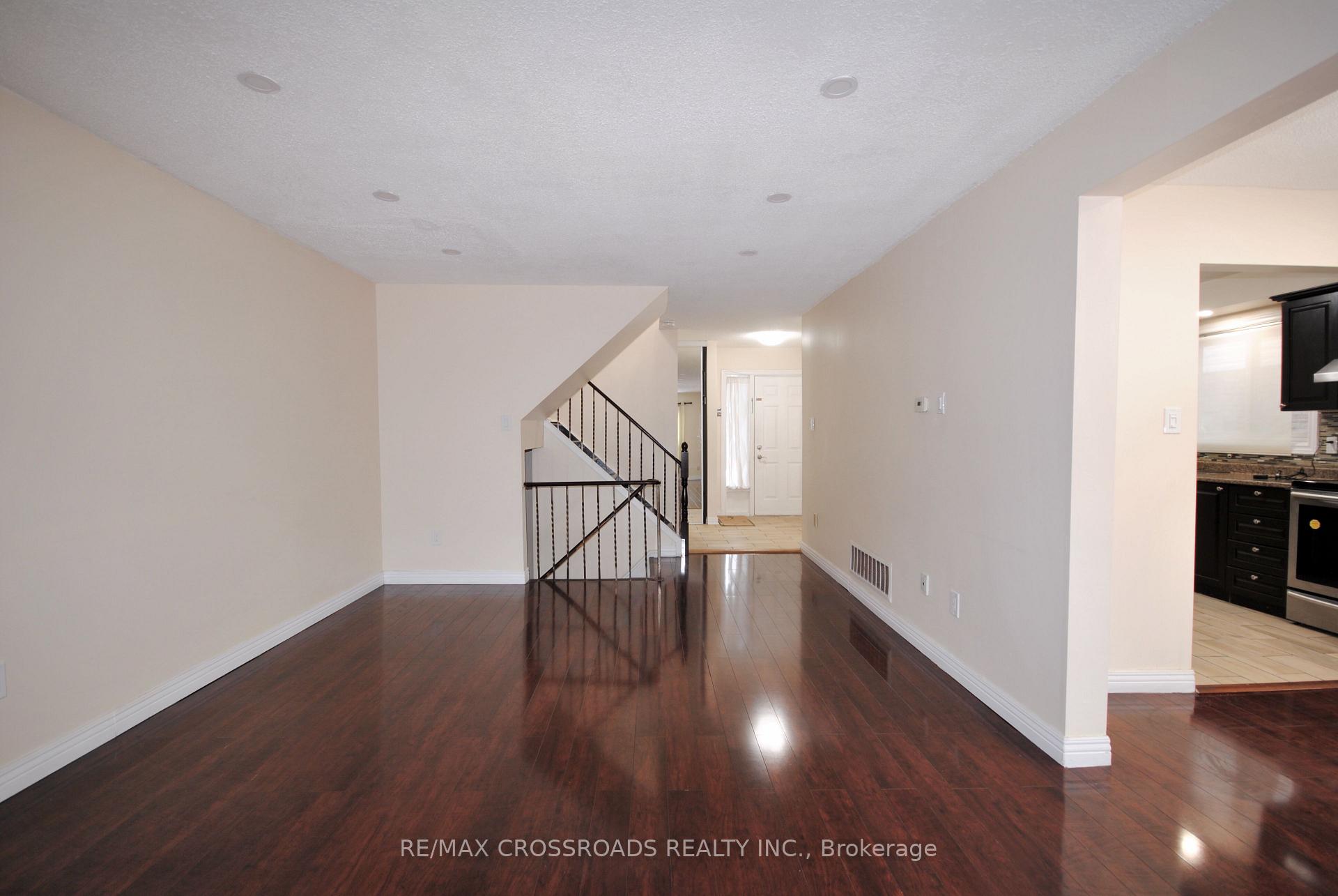 Photo 4 of 1561 Geta Circle, Pickering, Village East — HOMEH