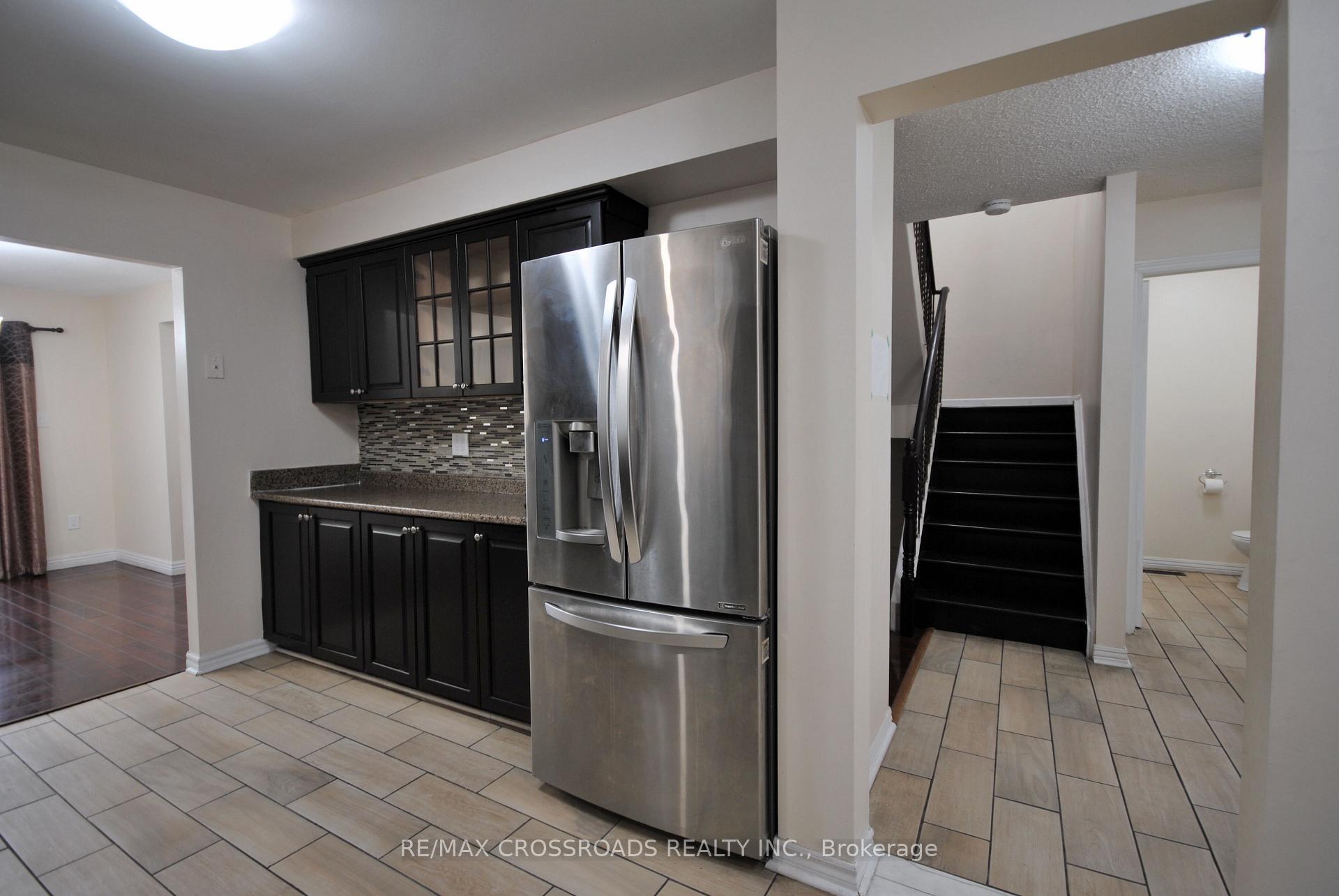Photo 7 of 1561 Geta Circle, Pickering, Village East — HOMEH