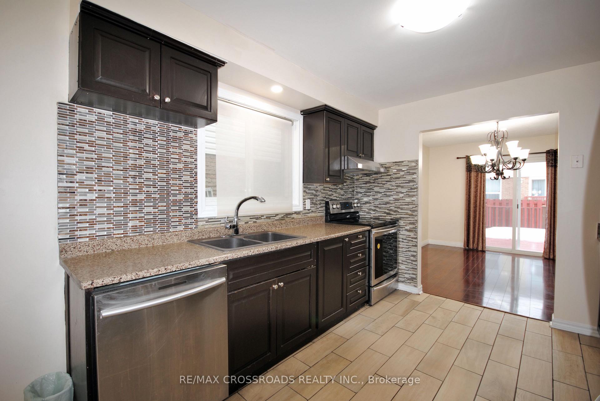 Photo 8 of 1561 Geta Circle, Pickering, Village East — HOMEH
