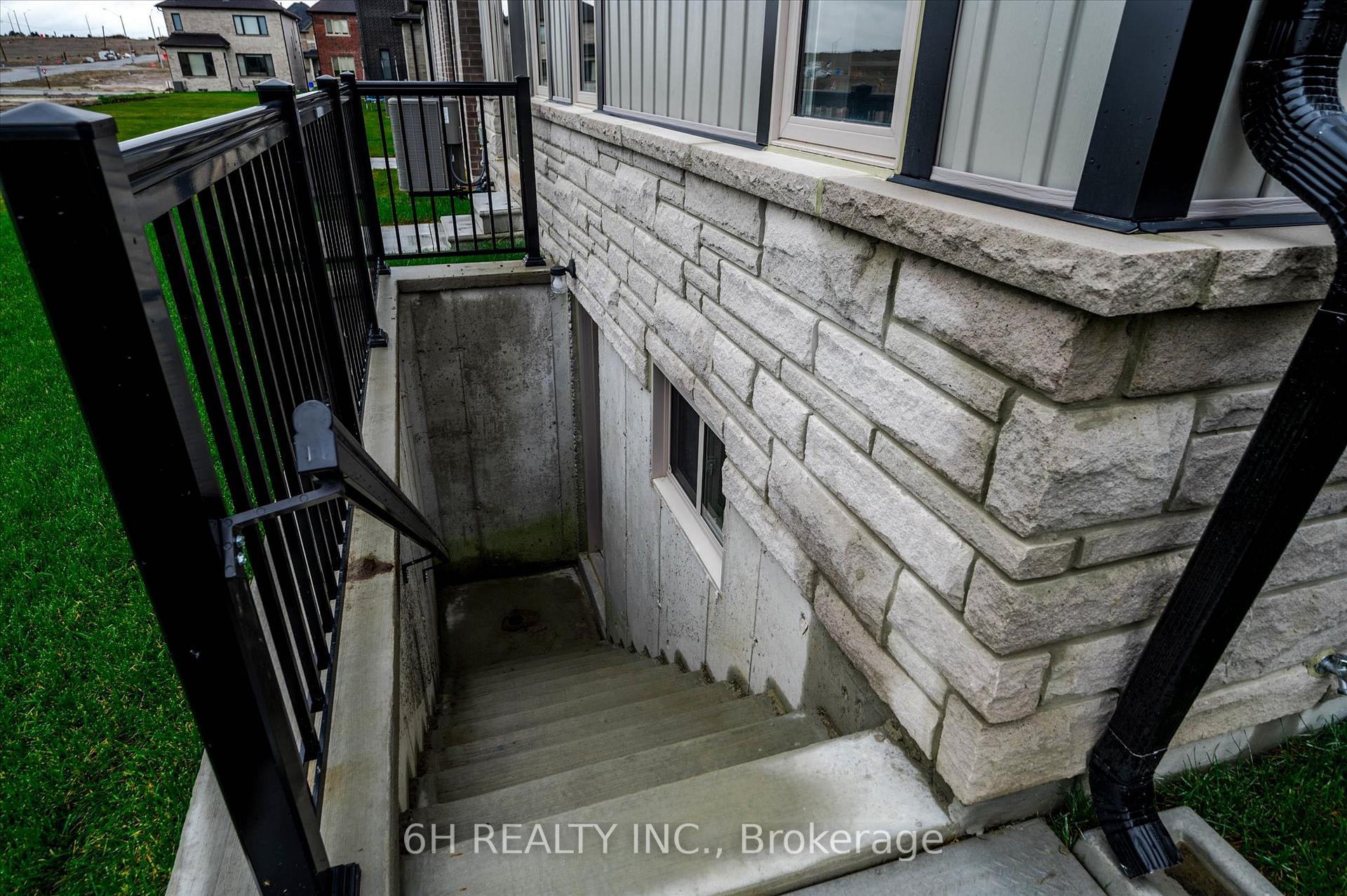 Photo 40 of 809 Griffin Trail, Peterborough, Monaghan Ward 2 — HOMEH