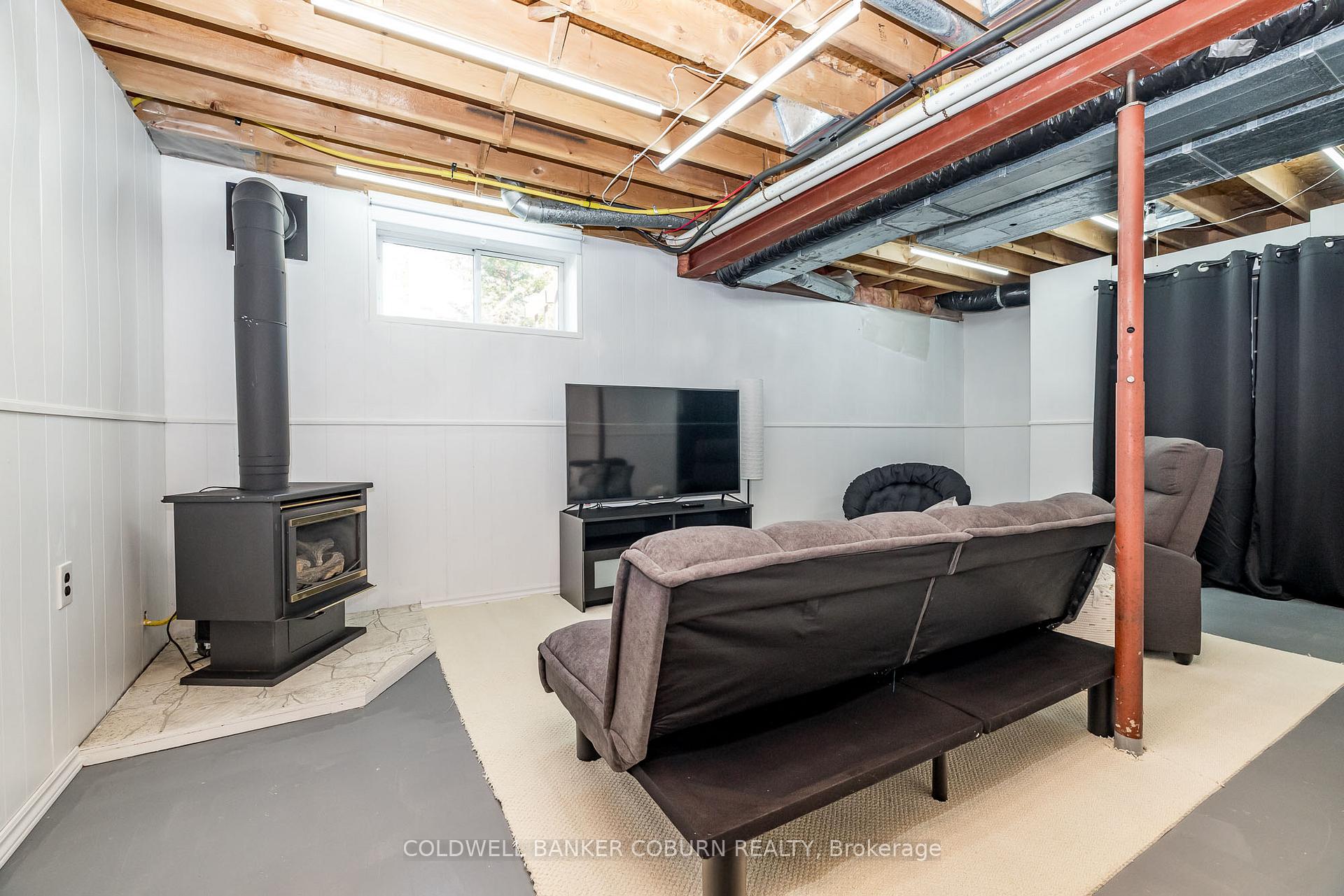 Photo 25 of 803 Eighth Street, Renfrew — HOMEH