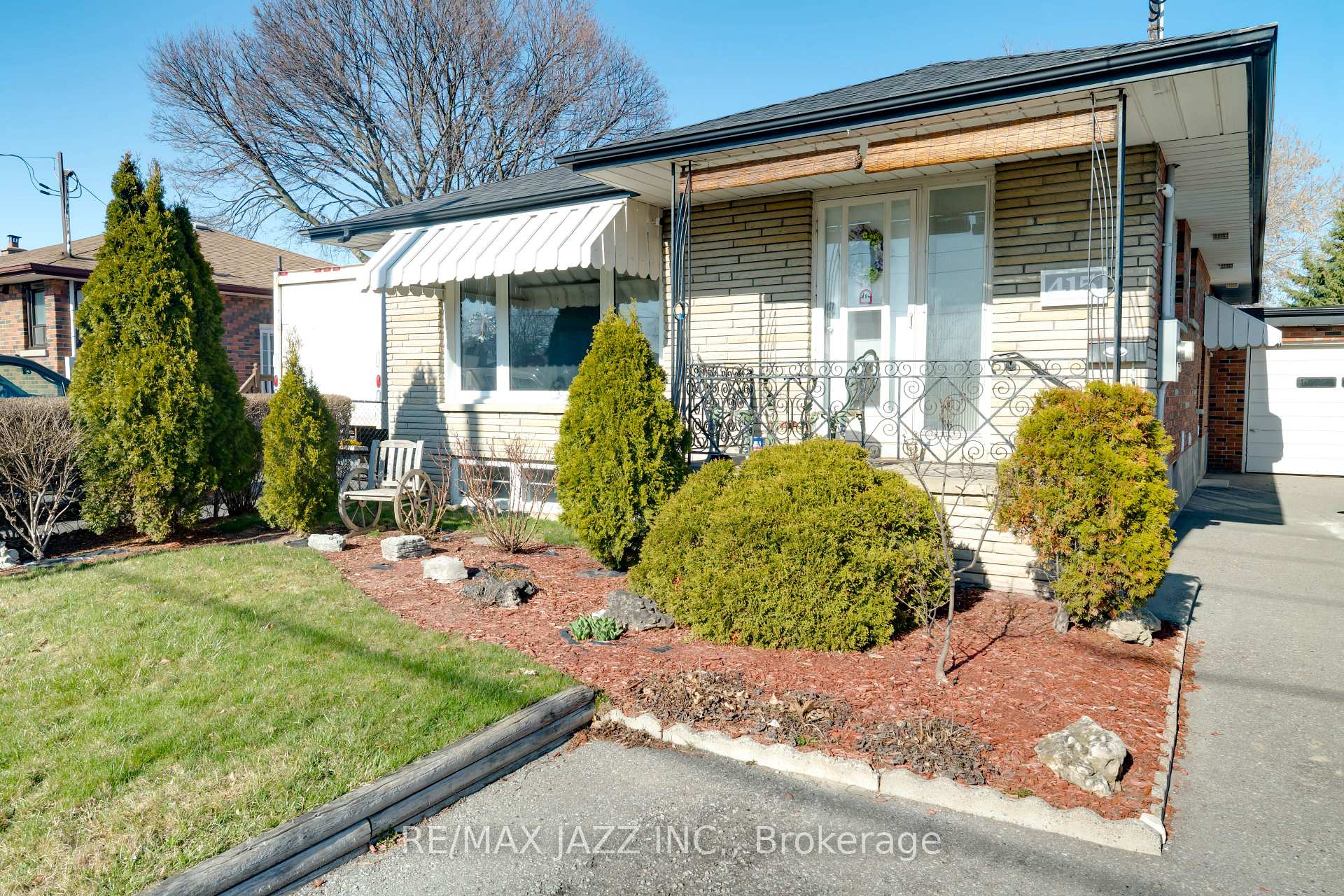 Front of 415 Stevenson Road N