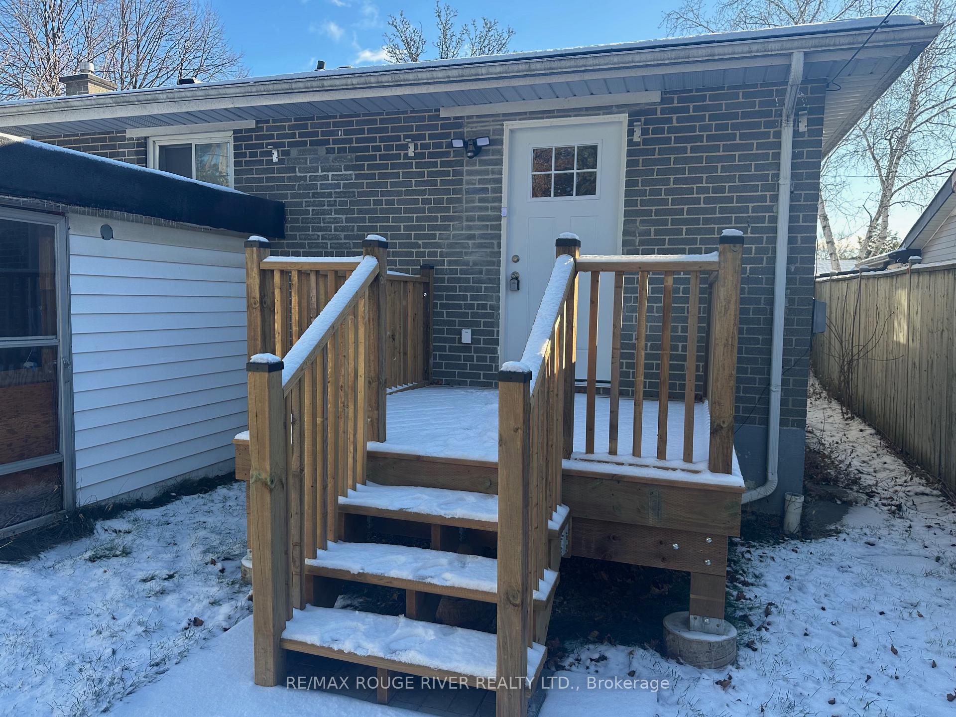 Front of Unit B, 1286 Radom Street