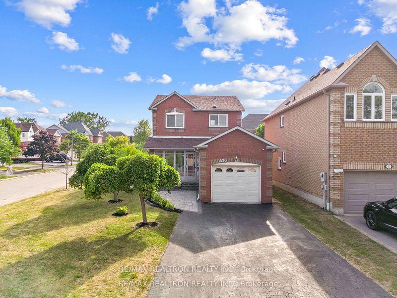 Front of 1520 Sandhurst Crescent