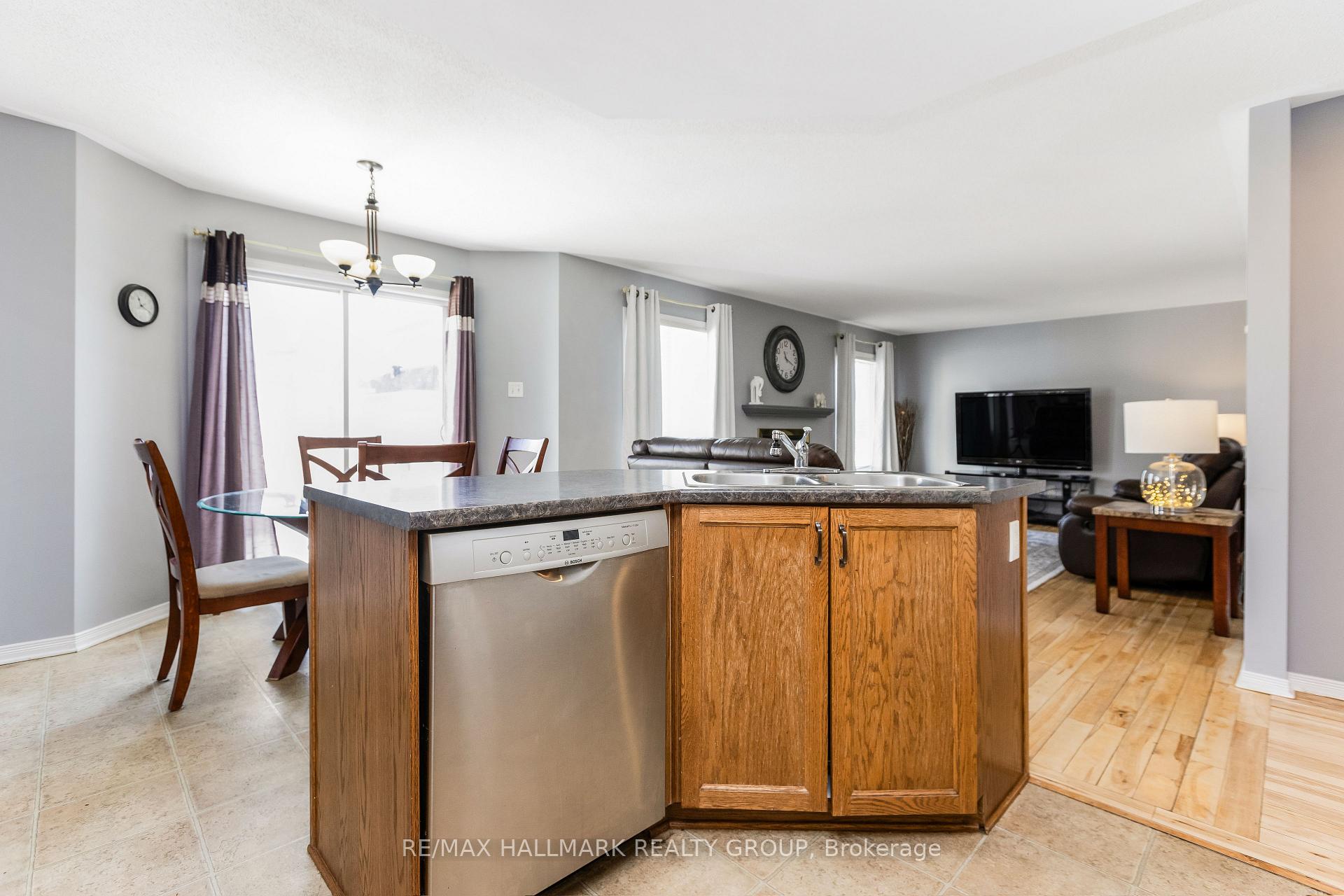 Photo 11 of 504 Lakeridge Drive, Ottawa, Avalon East — HOMEH