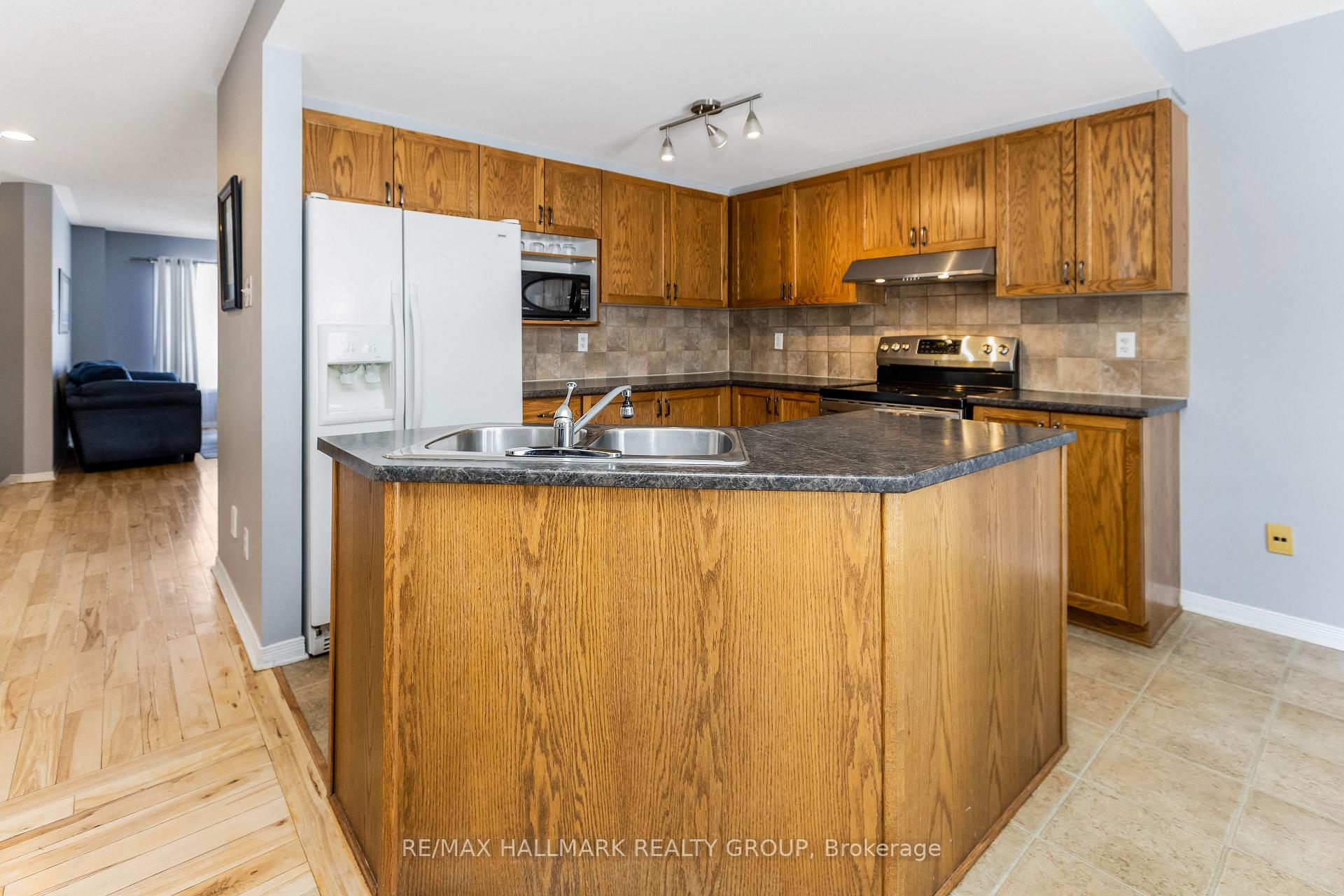 Photo 13 of 504 Lakeridge Drive, Ottawa, Avalon East — HOMEH