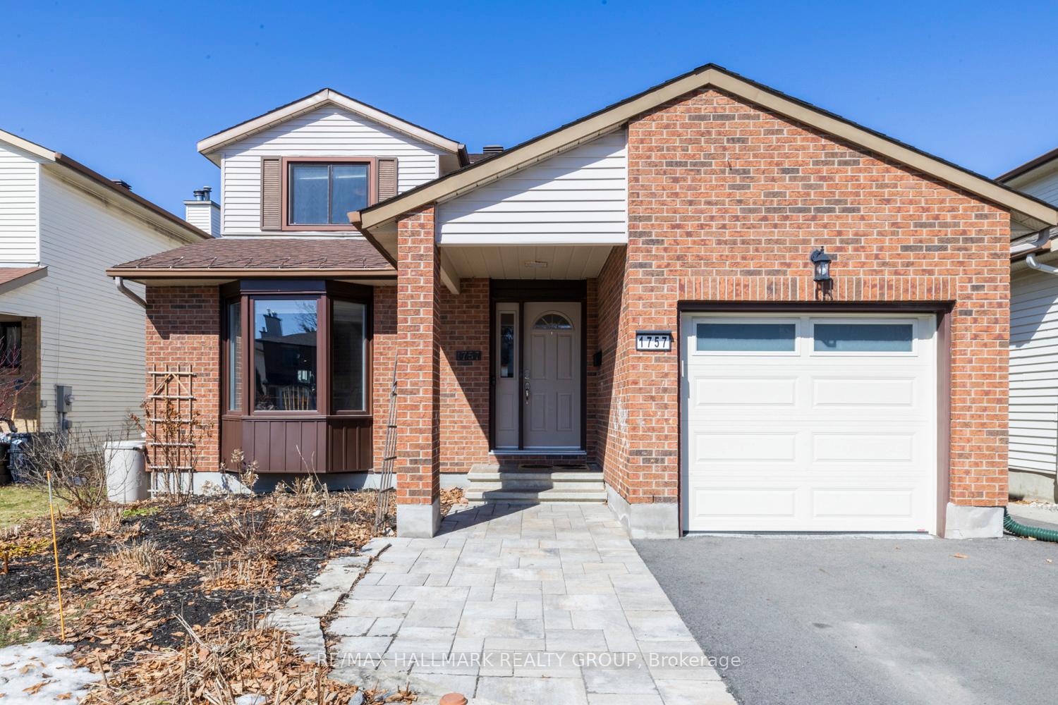 Front of 1757 Des Prairies Avenue