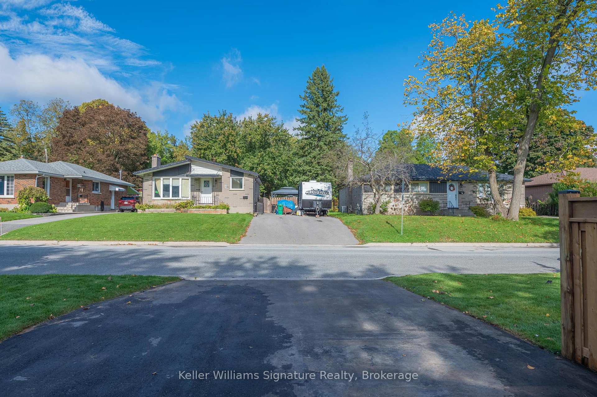 Photo 3 of 547 Hillside Street, Peterborough, Northcrest Ward 5 — HOMEH