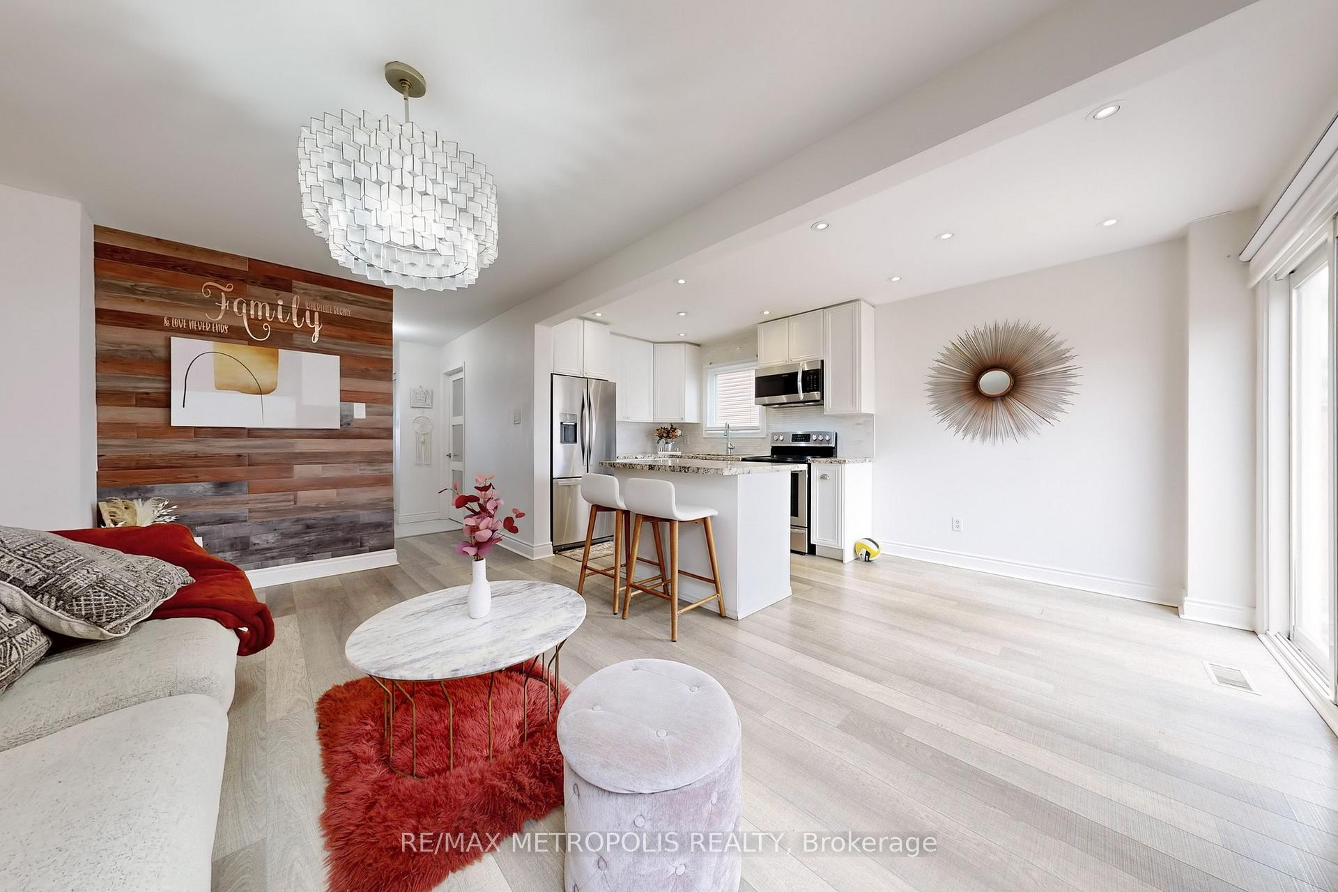 Photo 7 of 574 Cobblehill Drive, Oshawa, Pinecrest — HOMEH