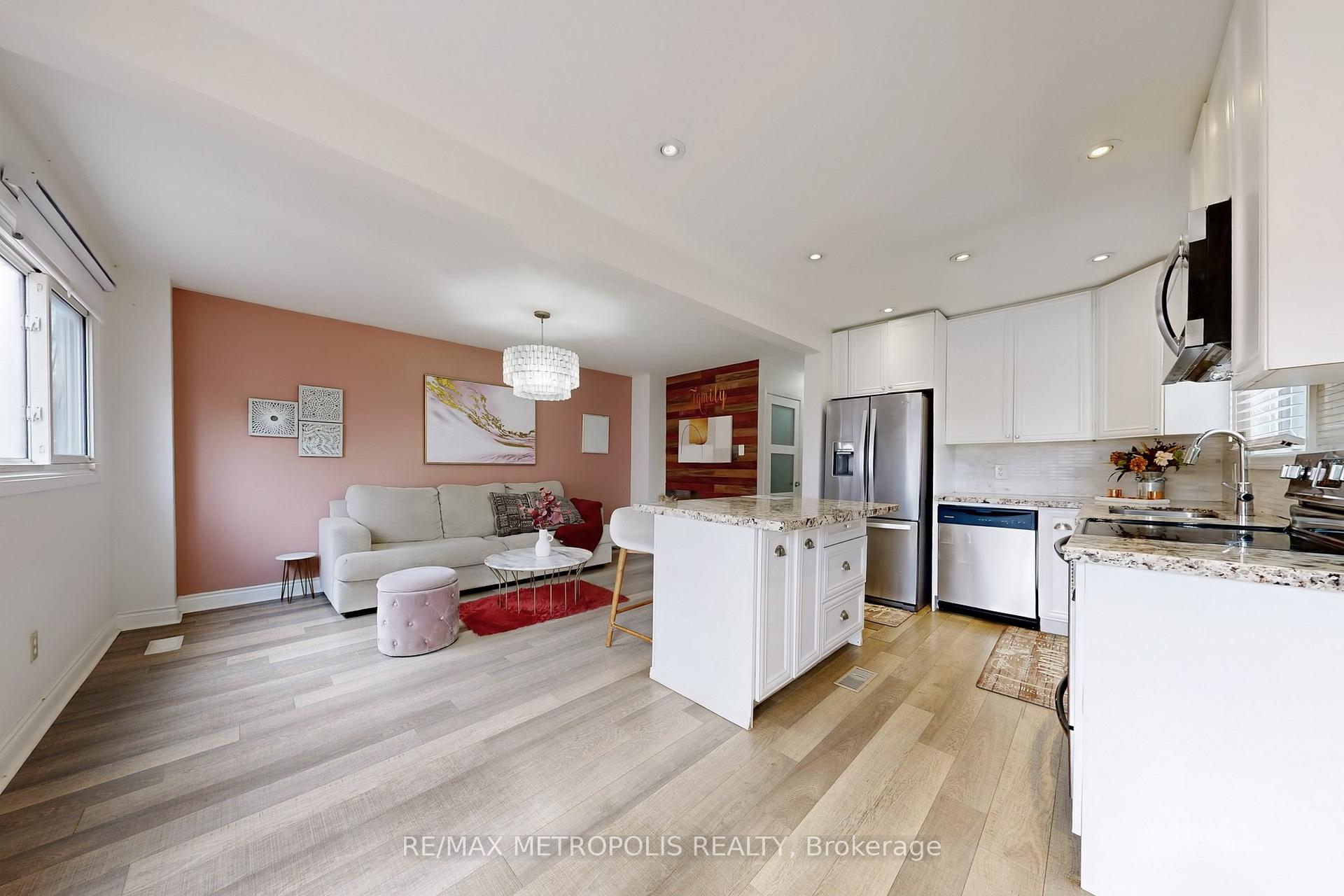 Photo 9 of 574 Cobblehill Drive, Oshawa, Pinecrest — HOMEH